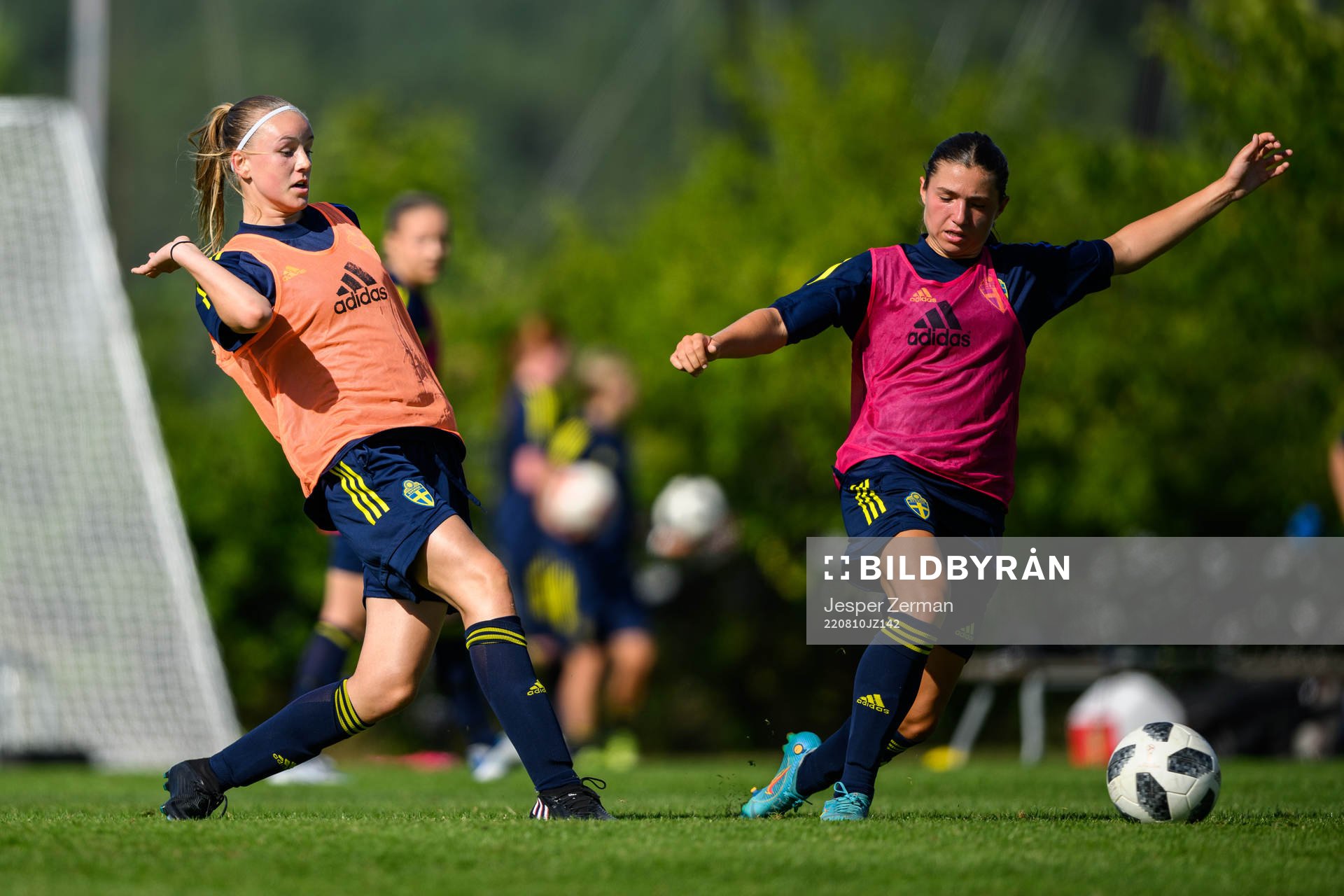 Fabienne Bartholdson och Thea Staffansson