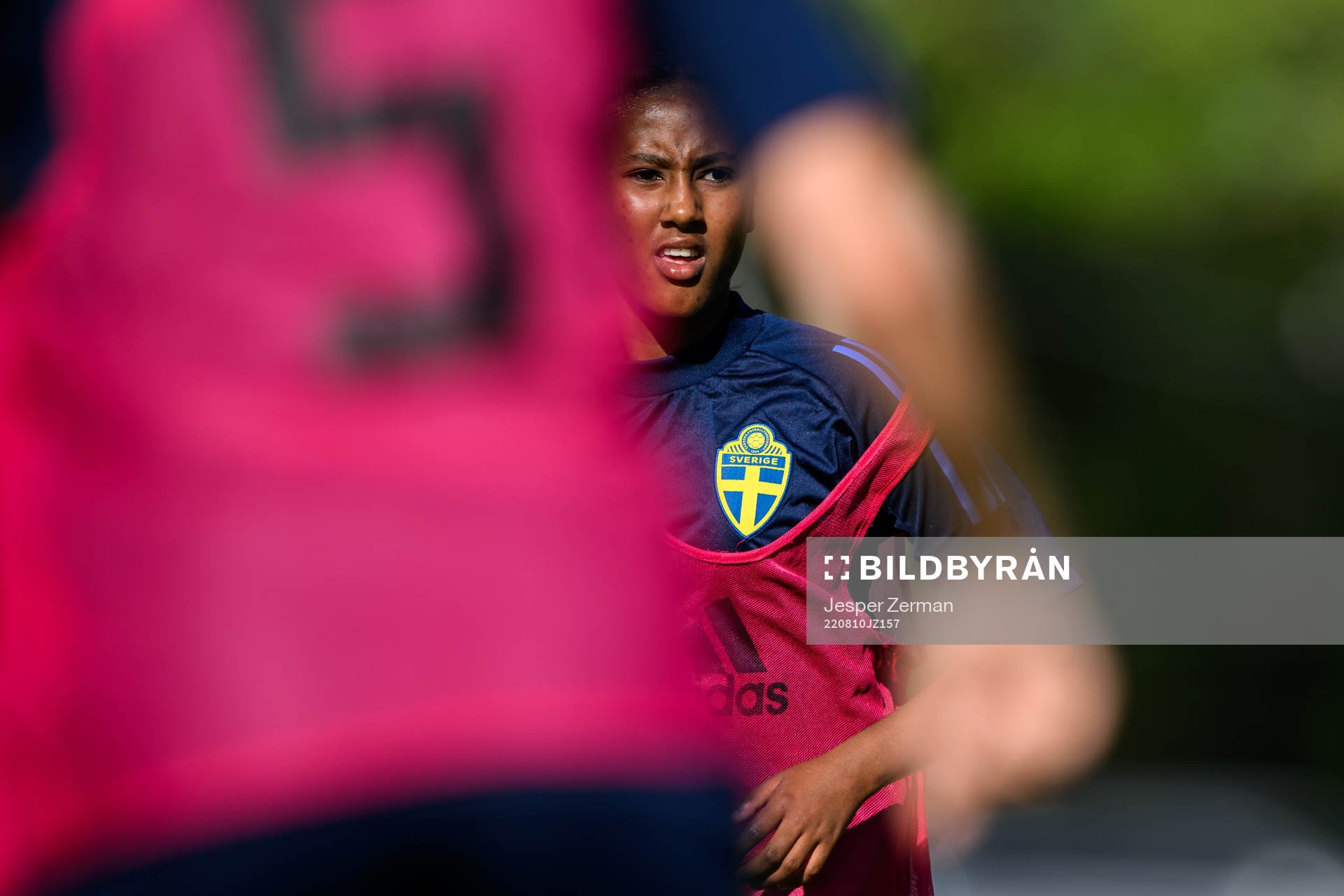 Saron Berhe under en träning med det svenska F15-landslaget i fotboll den 10 augusti 2022 i Stockholm. 