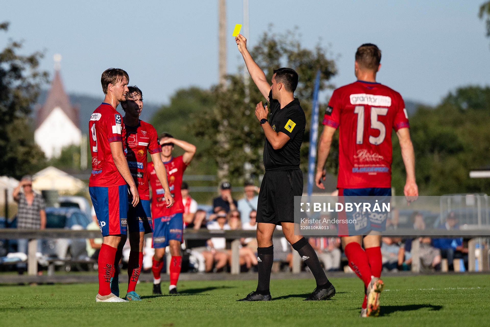 Tvååkers Hugo Svensson får gult kort
