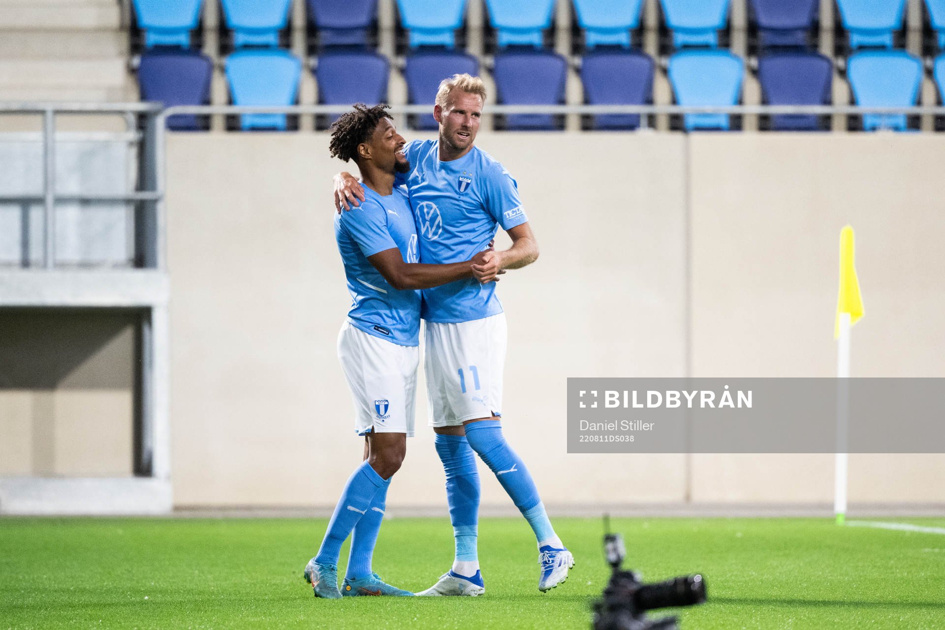 Ola Toivonen celebrate with Joseph Ceesay of Malmö FF