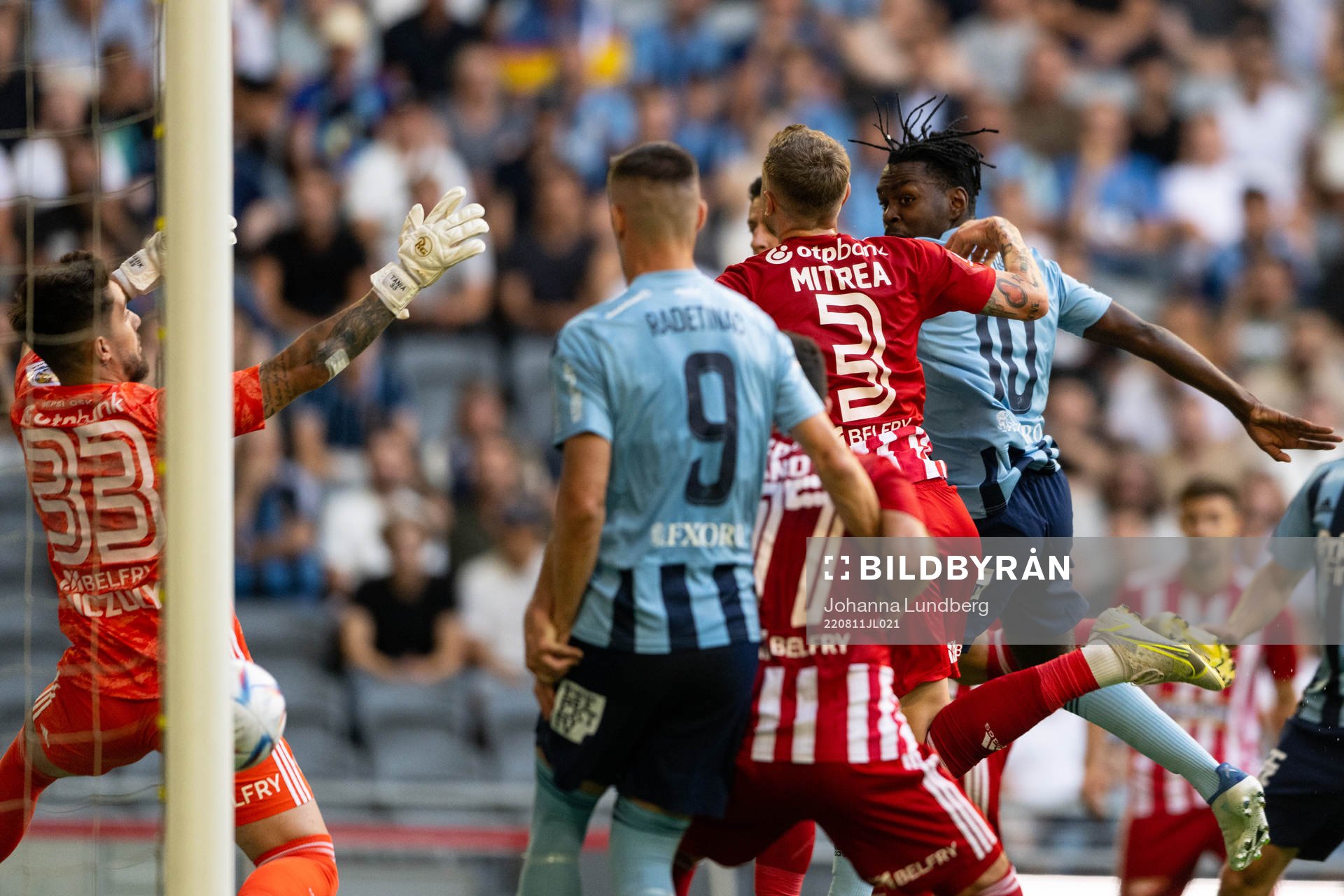 Joel Asoro of Djurgården scoring the 2-1 goal