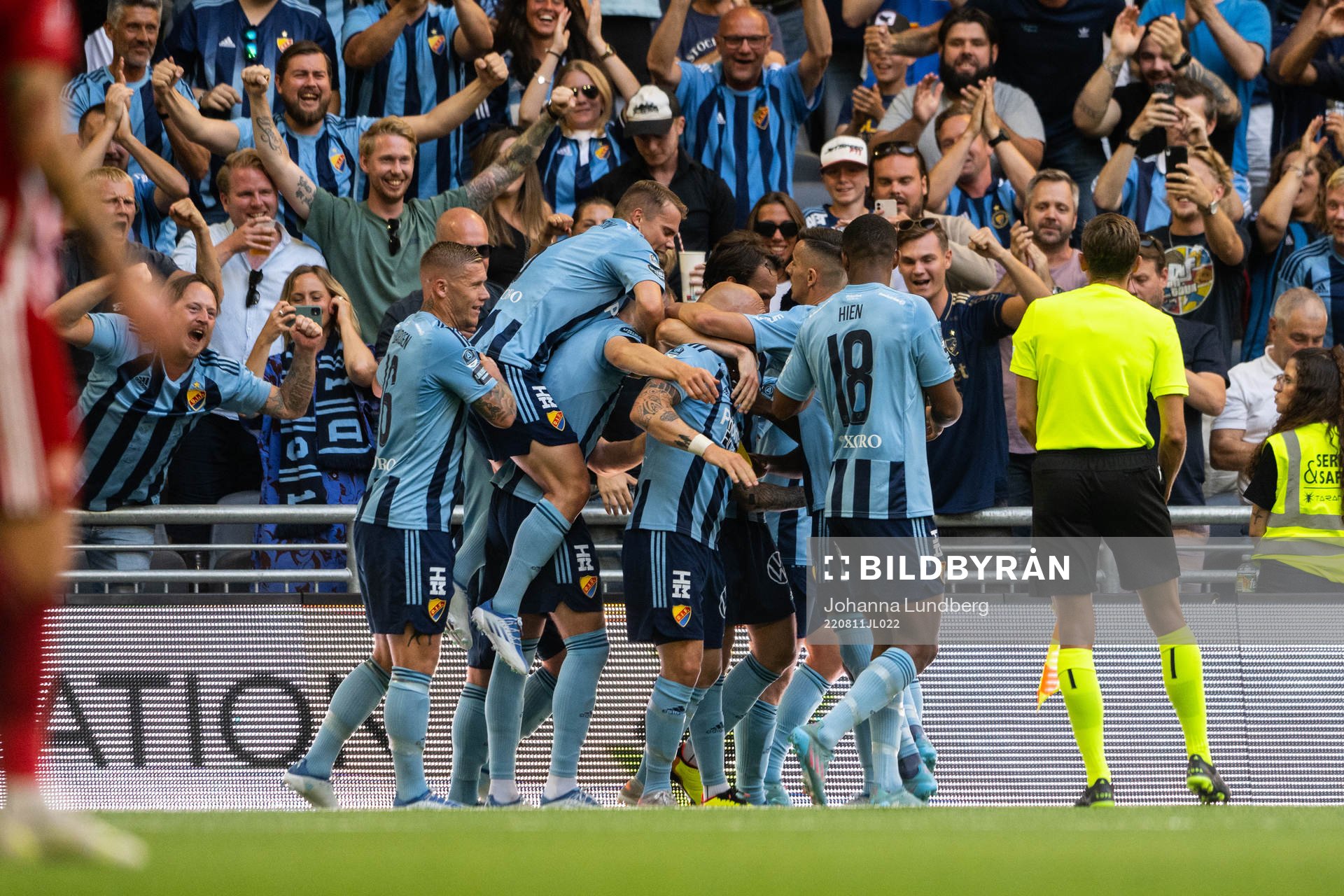 Joel Asoro of Djurgården celebrate