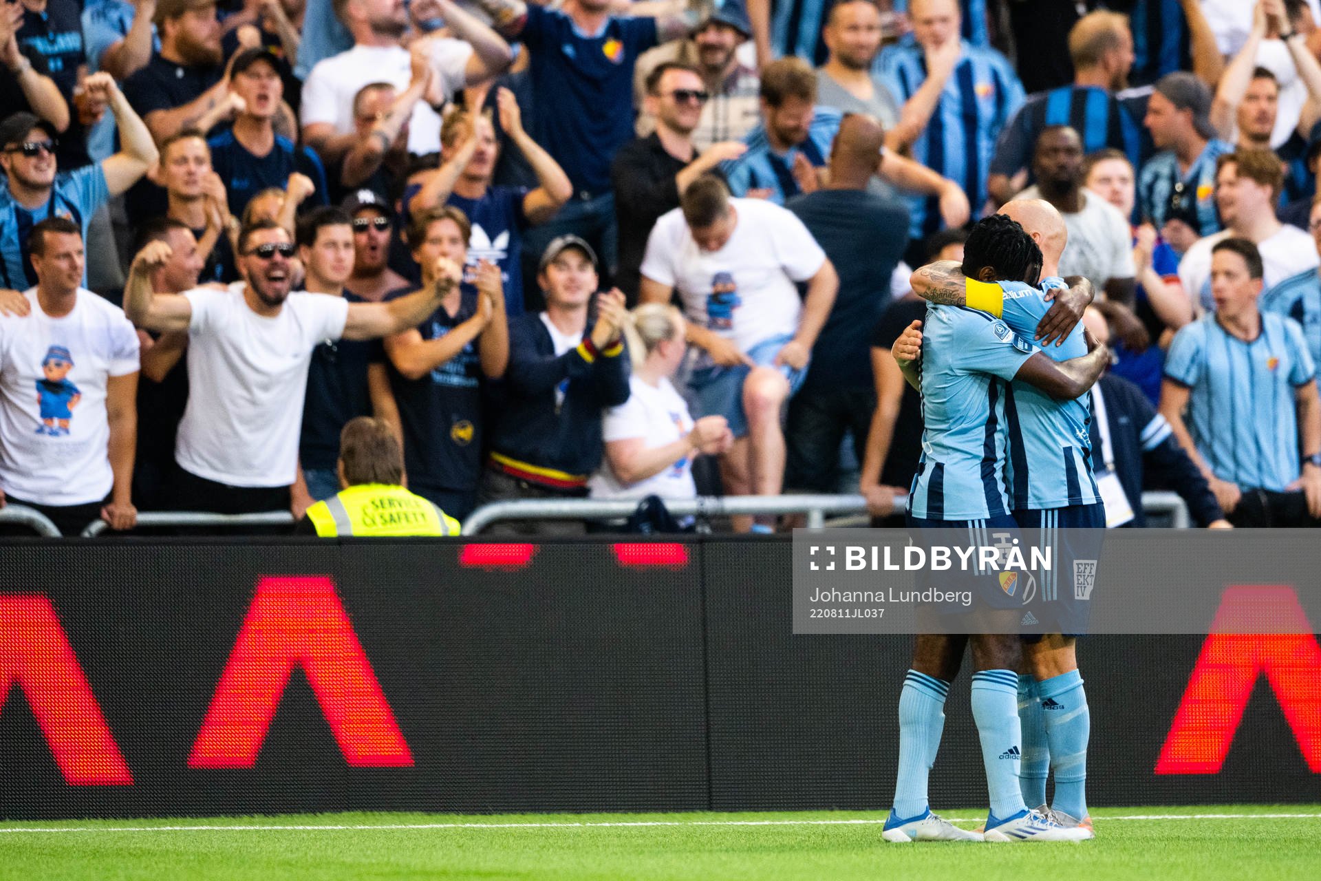 Joel Asoro of Djurgården celebrate