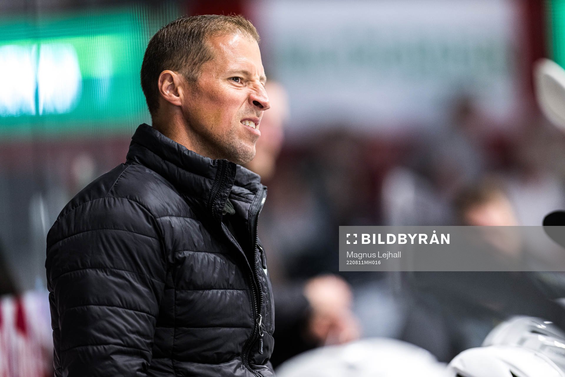Rögles tränare Cam Abbott reagerar