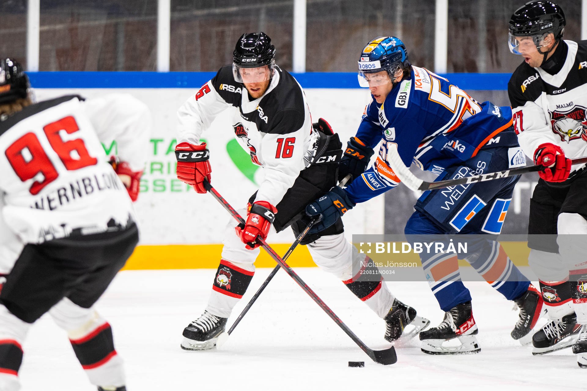 Malmö Redhawks Matias Lassen och Växjös Arvid Hurtig