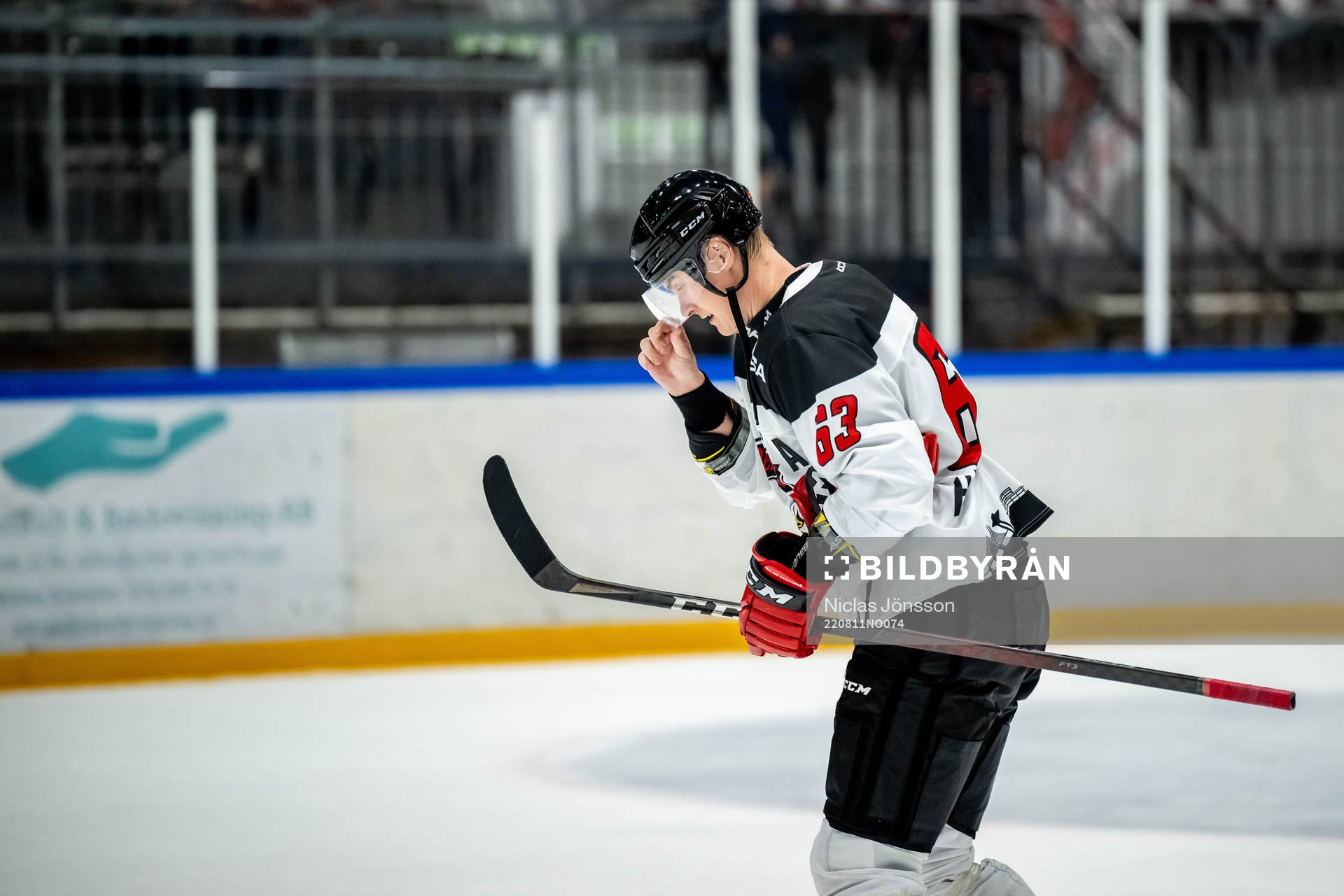 Malmö Redhawks Fredrik Händemark lämnar isen