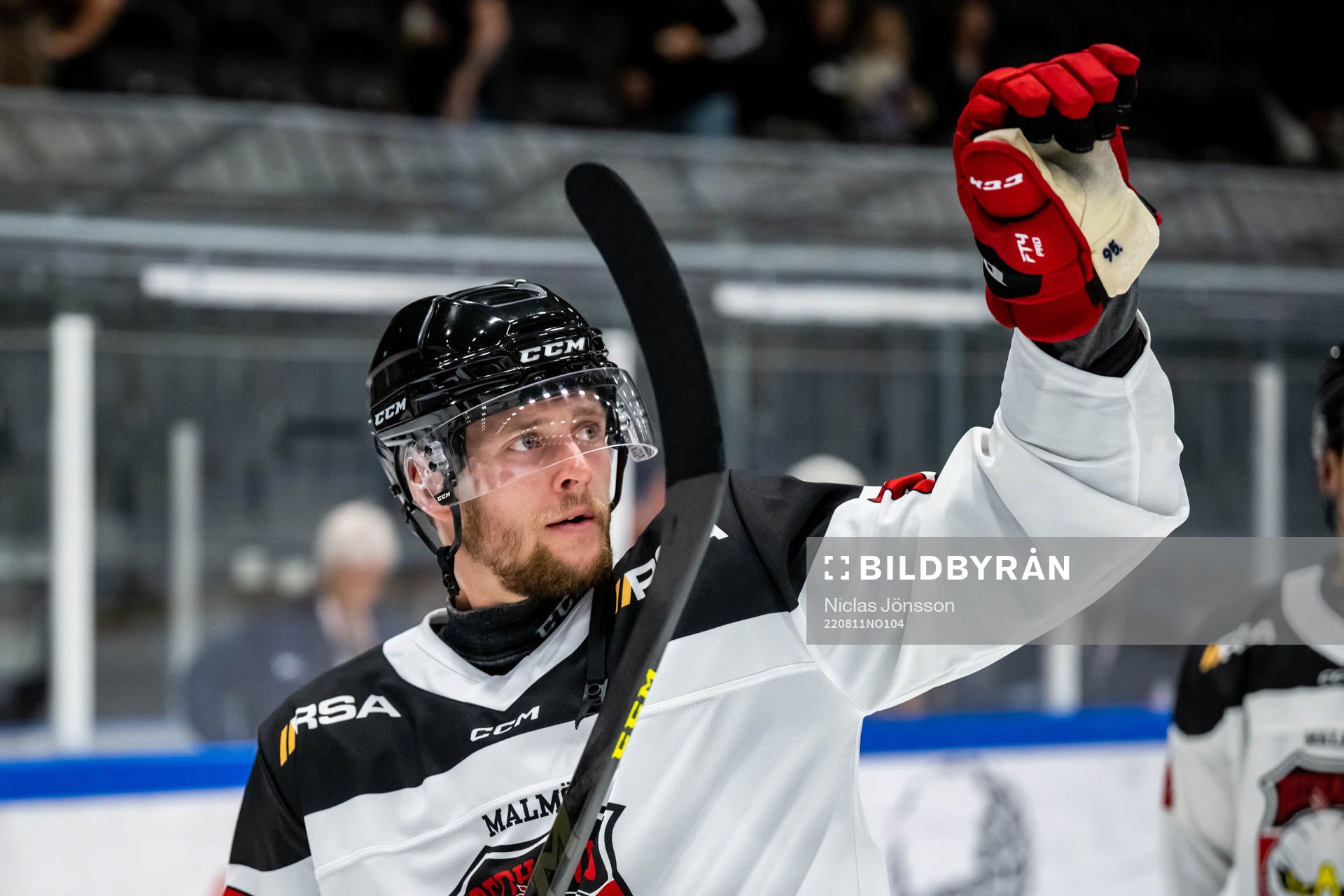 Malmö Redhawks Carl Persson jublar