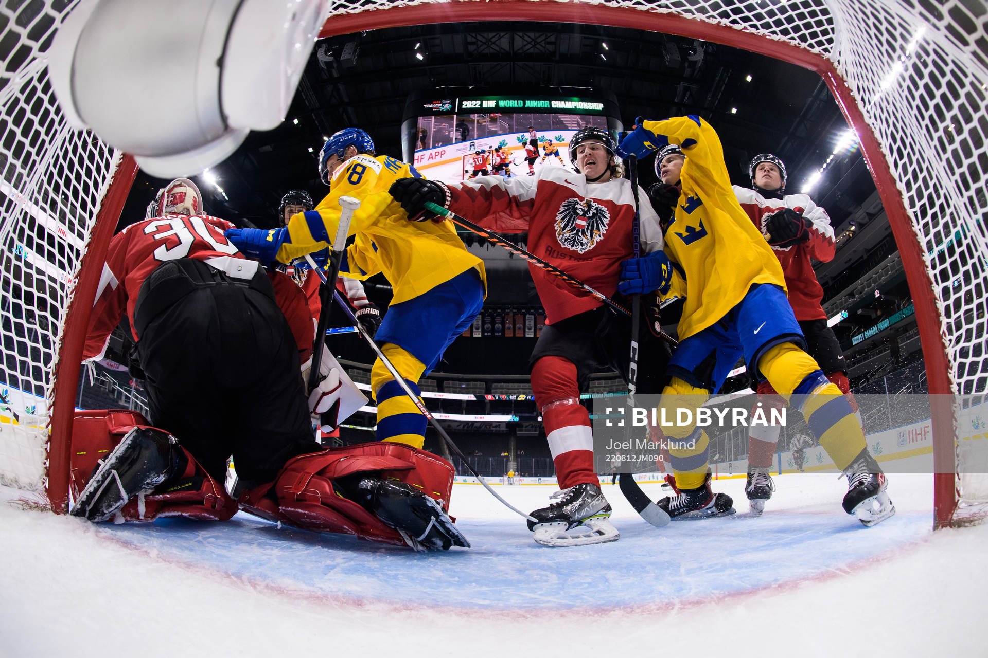 Oskar Magnusson and Albert Sjöberg of Sweden challenge