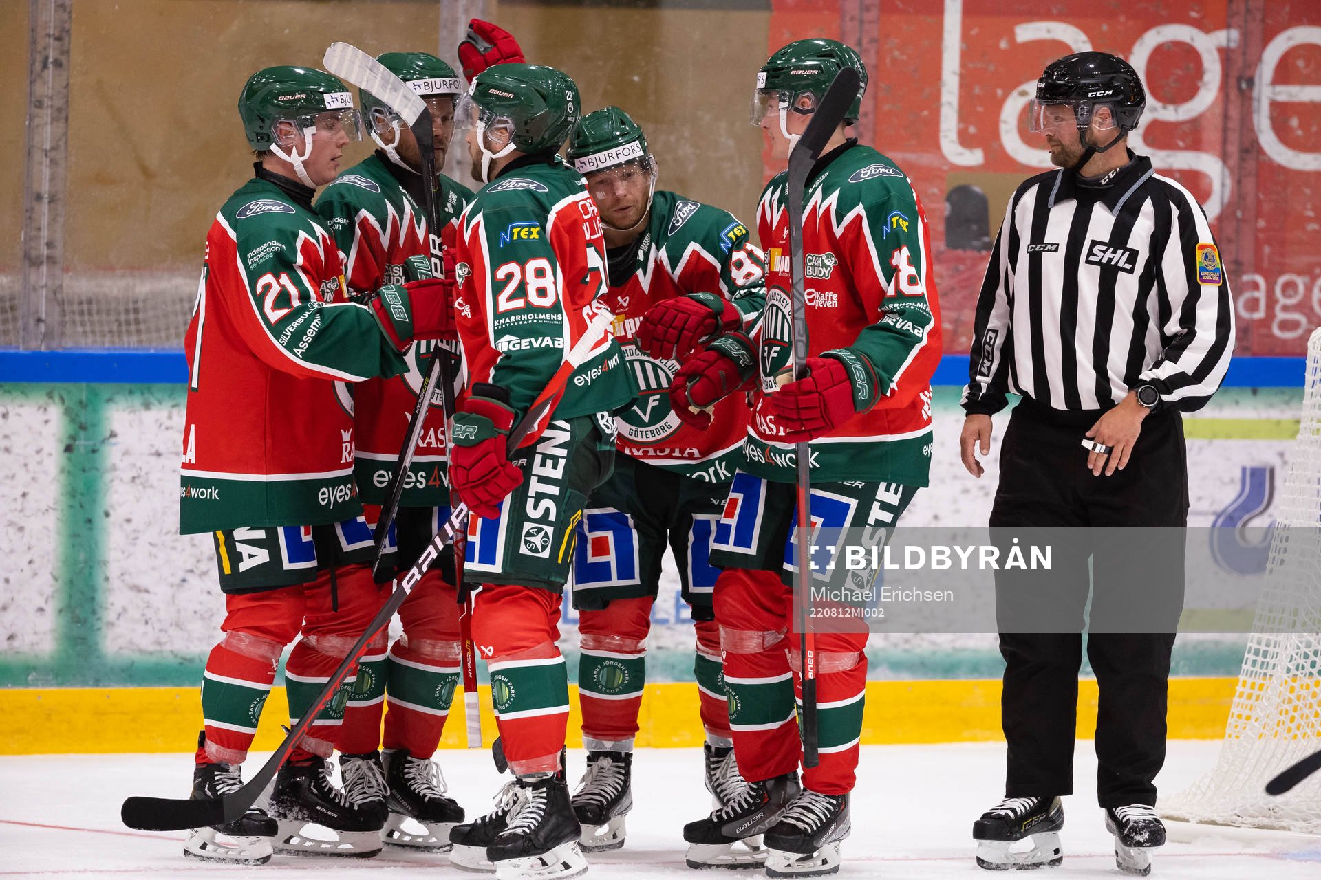 Frölundas Ryan Lasch jublar med lagkamrater