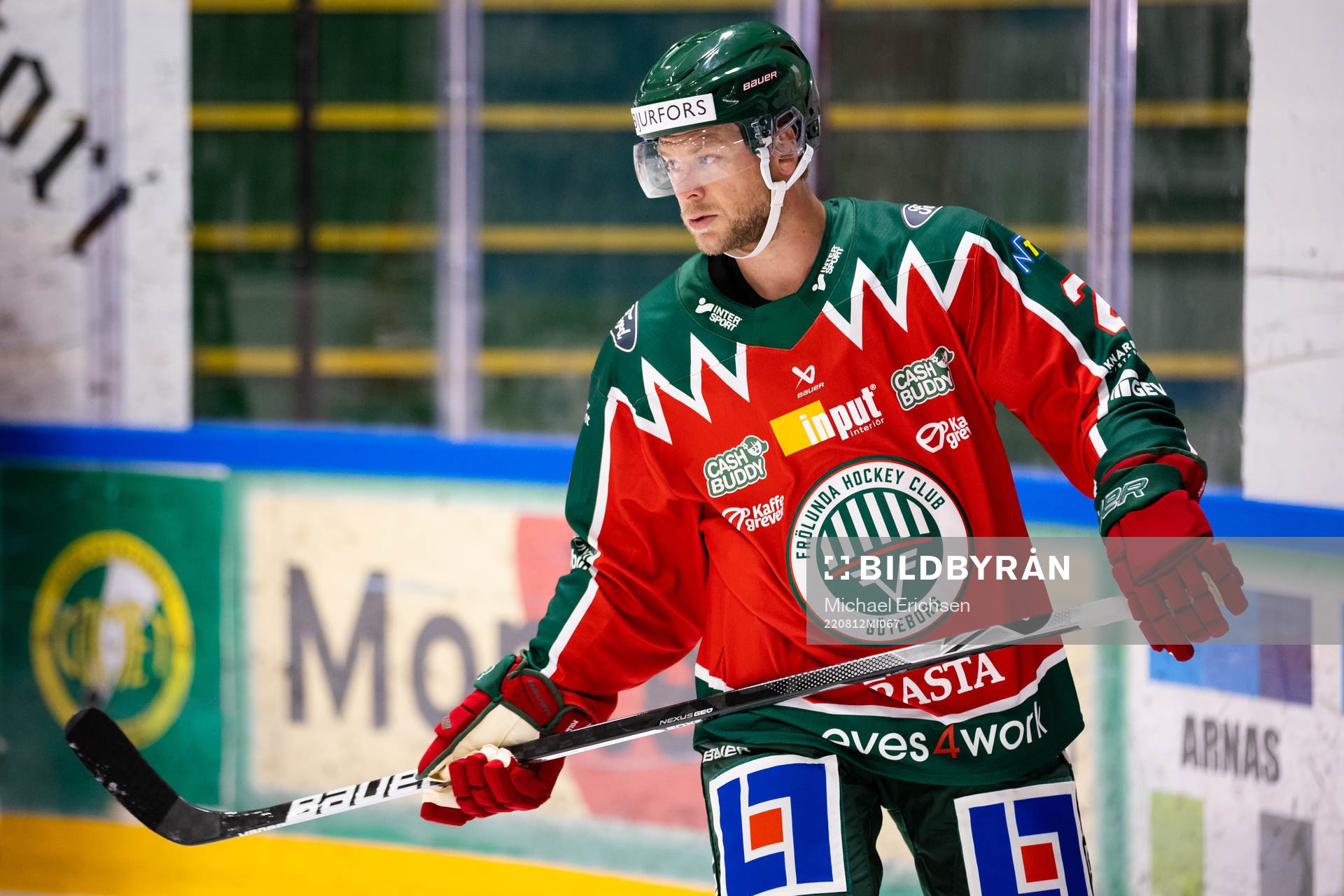 Frölundas Christian Folin innan ishockeymatchen i