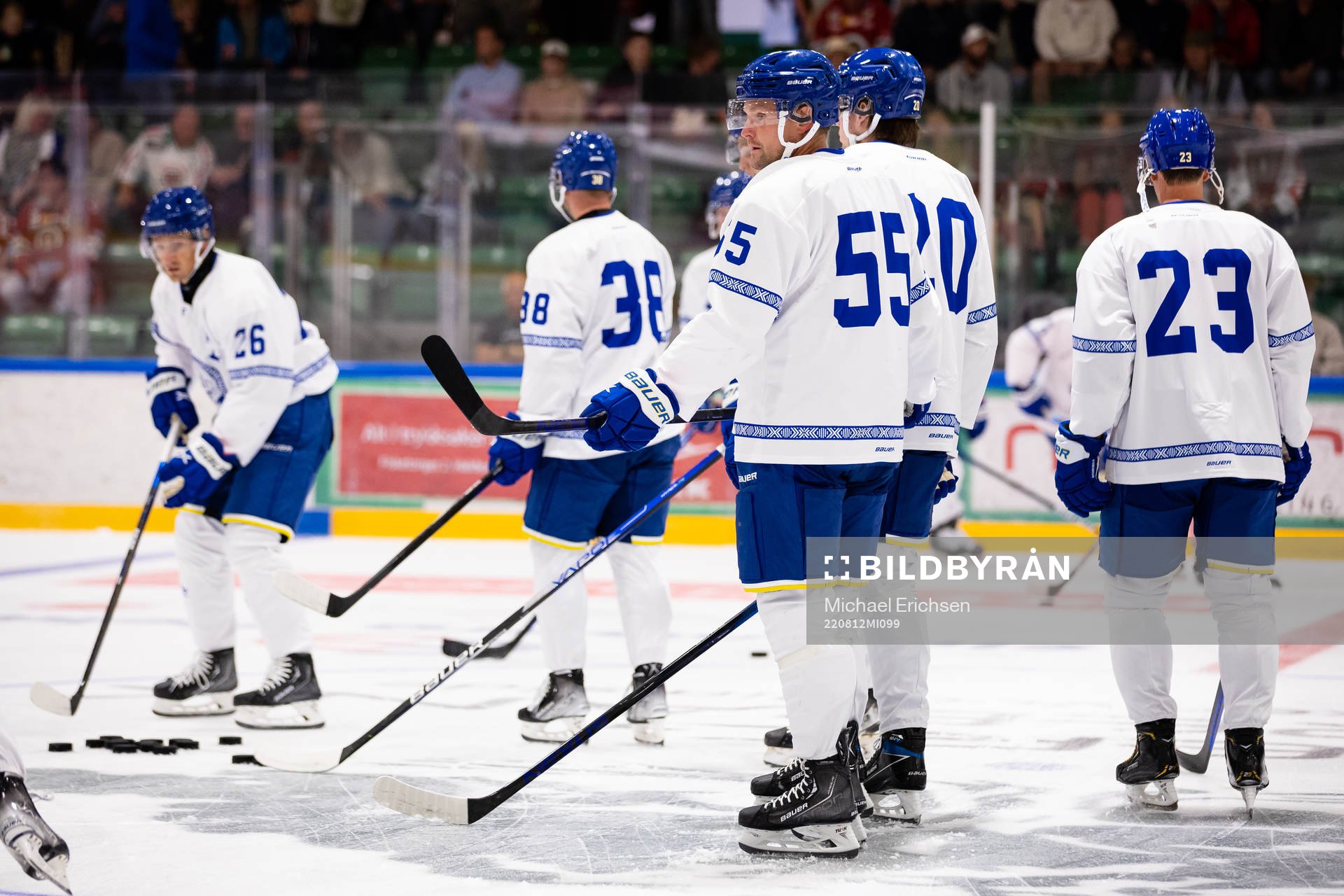 Leksands Jonas Ahnelöv innan ishockeymatchen i Strömstad