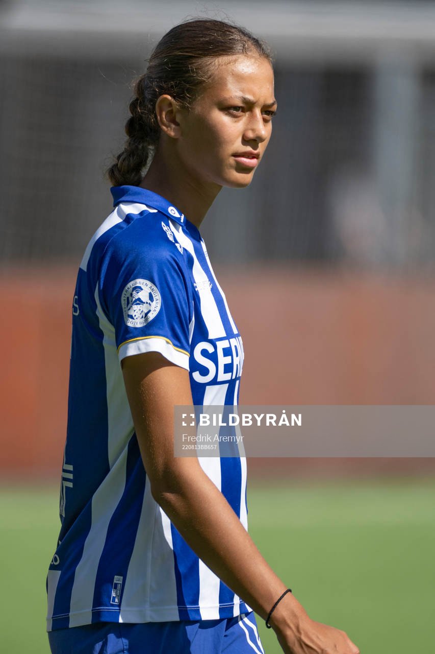 IFK Göteborgs Malva Larsson innan fotbollsmatchen i