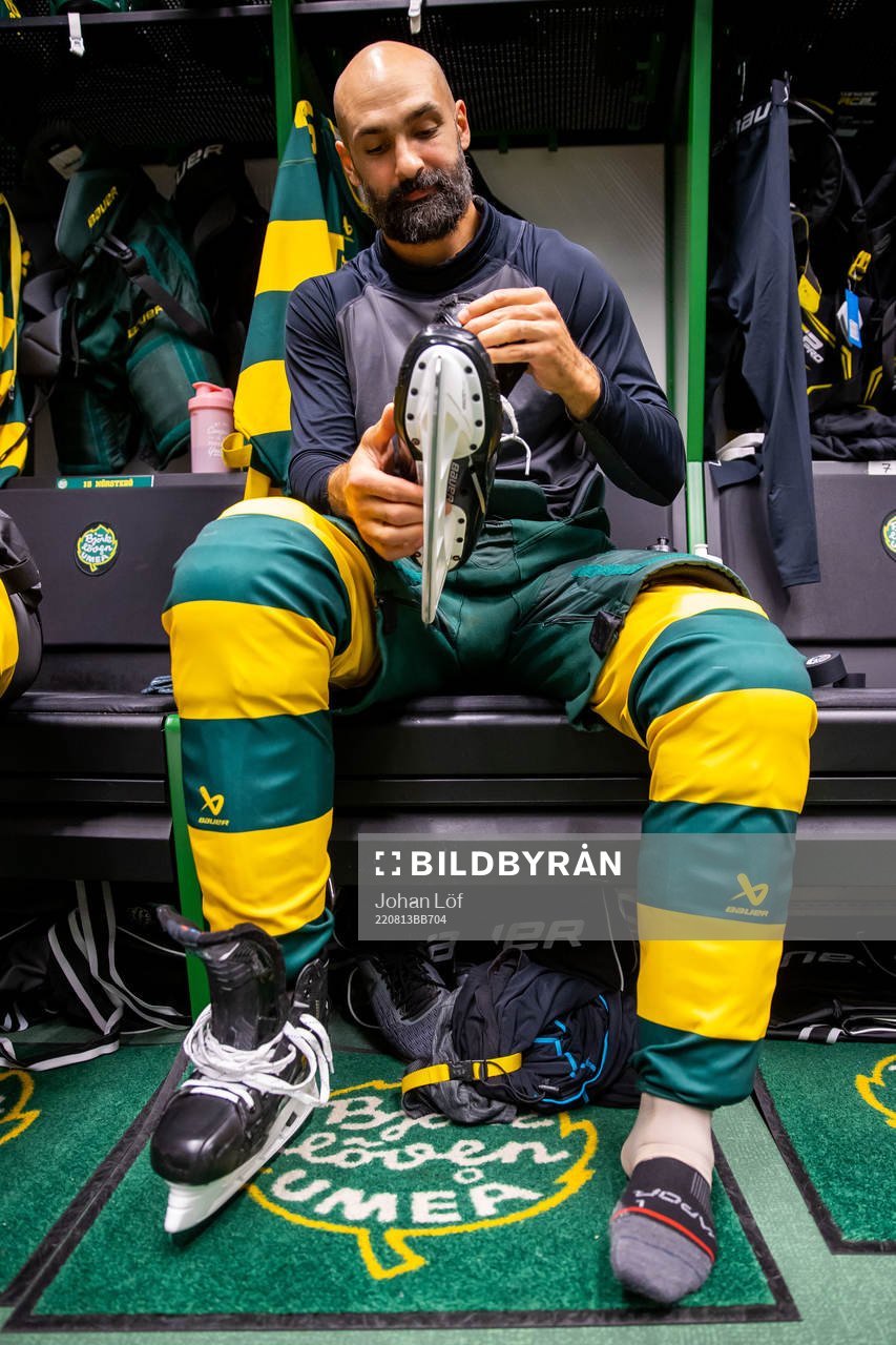 Björklövens Daniel Rahimi innan träningsmatchen mellan