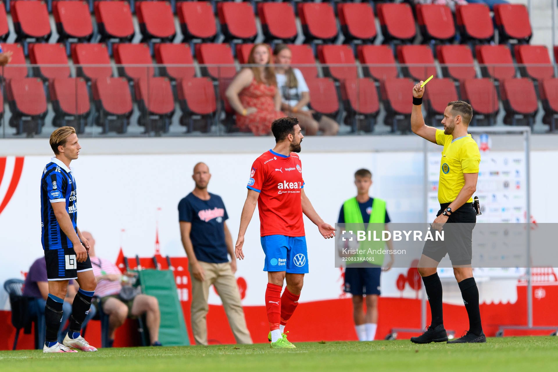 Sirius Daniel Stensson och Helsingborgs Abdul Khalili får