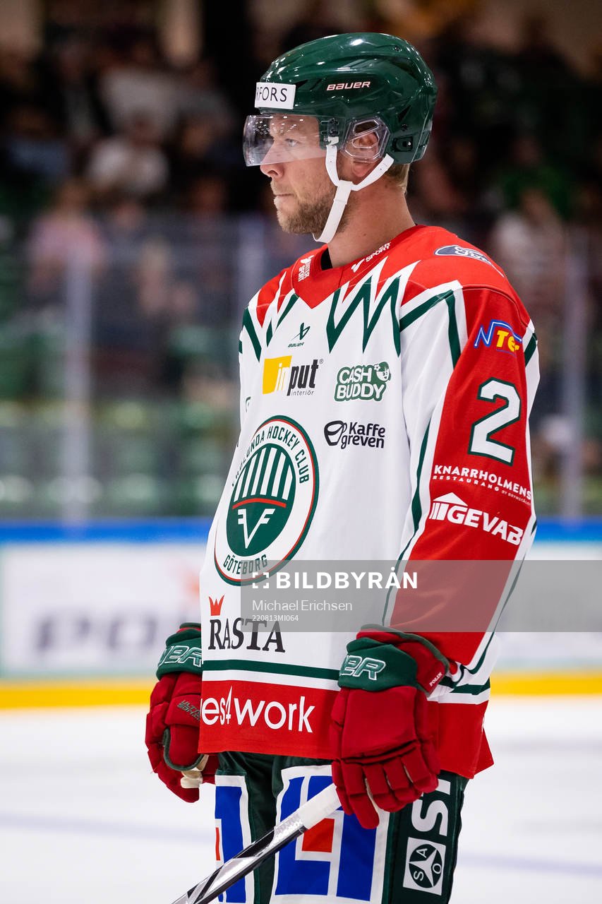 Frölundas Christian Folin innan ishockeymatchen i