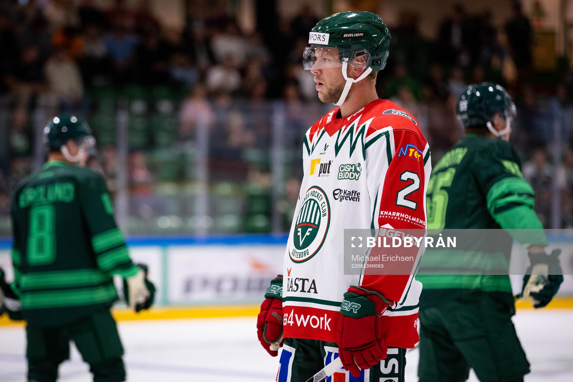 Frölundas Christian Folin innan ishockeymatchen i