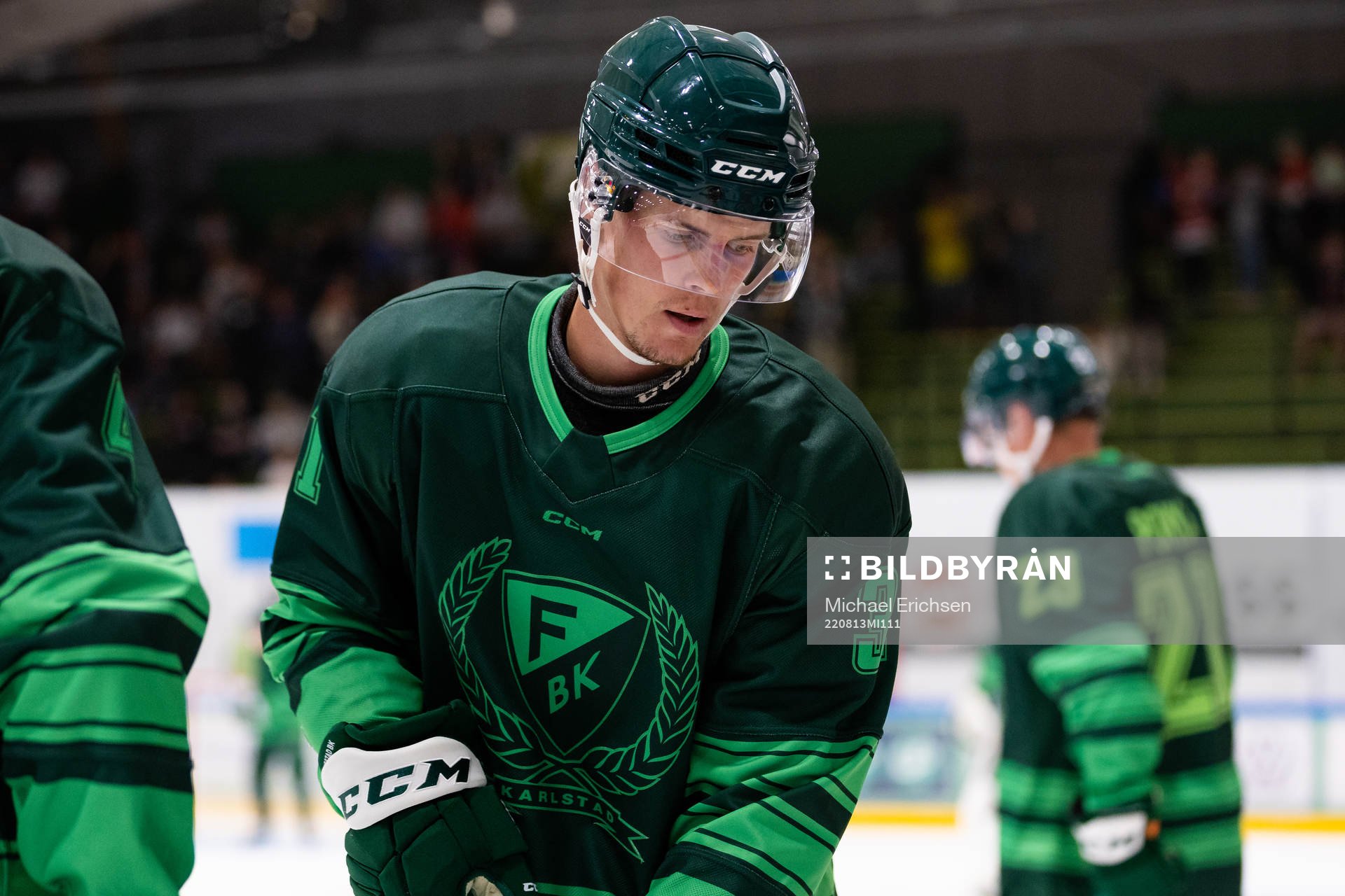 Färjestads Carl Jakobsson innan ishockeymatchen i