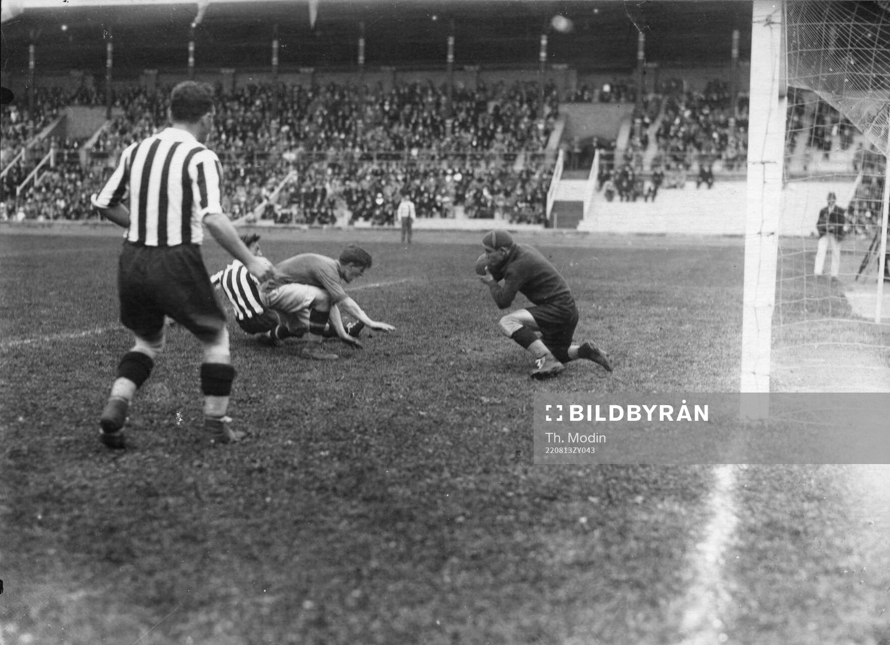 Fotboll, Landsmatchen. Tjeckoslovakien - Sverige. 13
