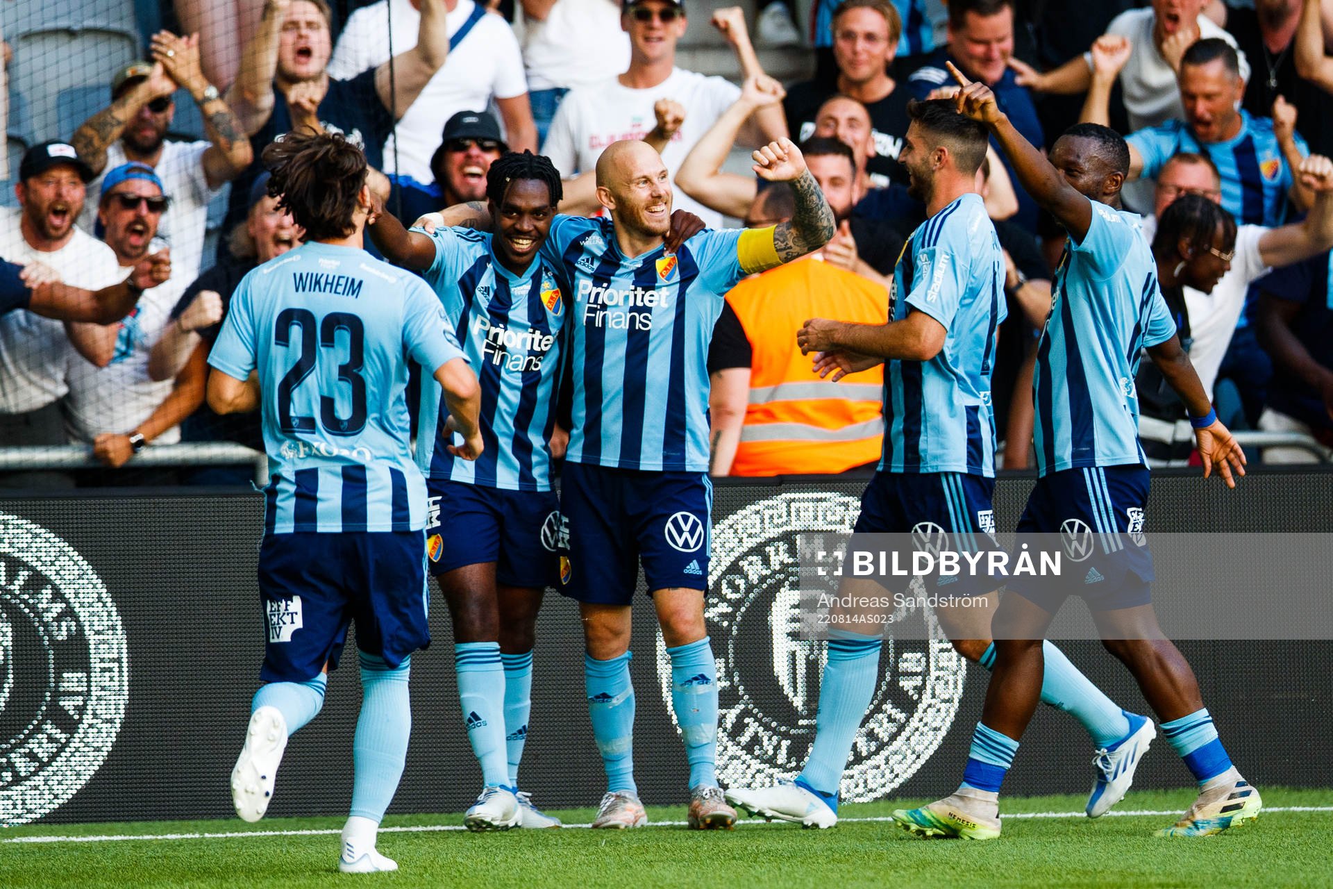 Djurgårdens Joel Asoro jublar med lagkamrater