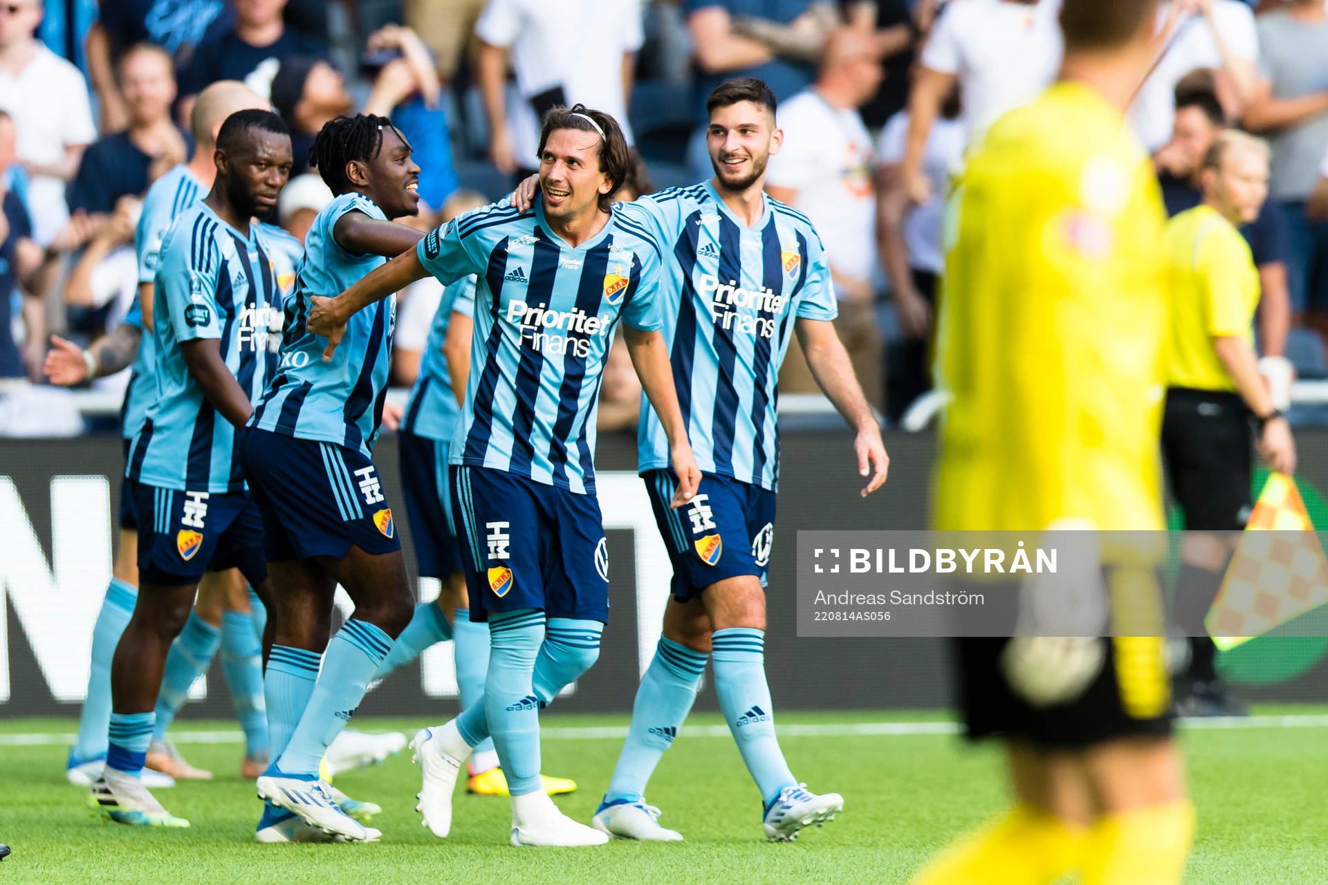 Djurgårdens Joel Asoro gör 3-0 och gratuleras närmast av