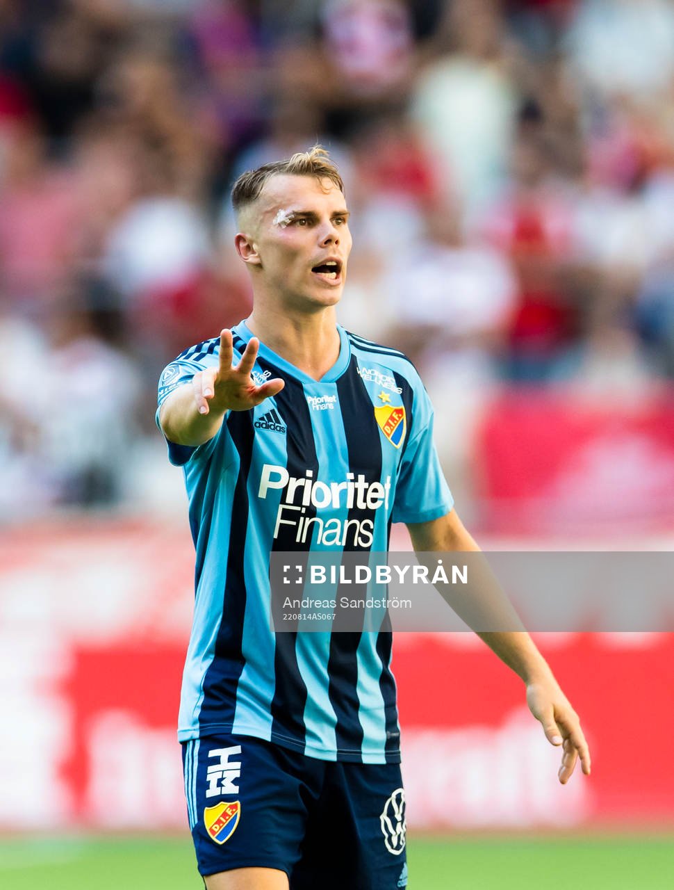 Djurgårdens Elias Andersson under fotbollsmatchen i Allsvenskan mellan Djurgården och Kalmar den 14 augusti 2022 i Stockholm. 