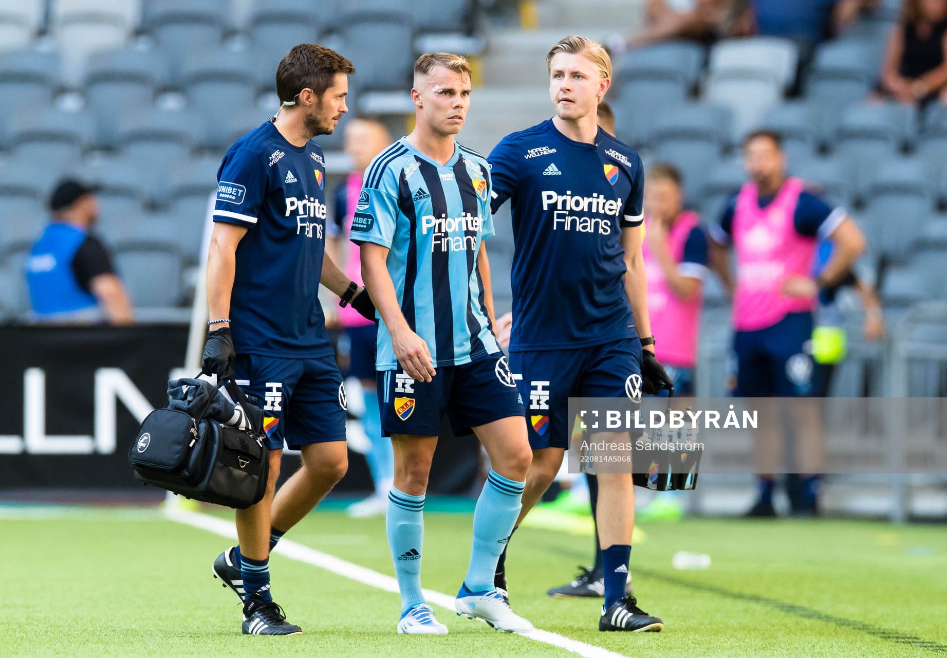 Djurgårdens Elias Andersson går tillfälligt av planen