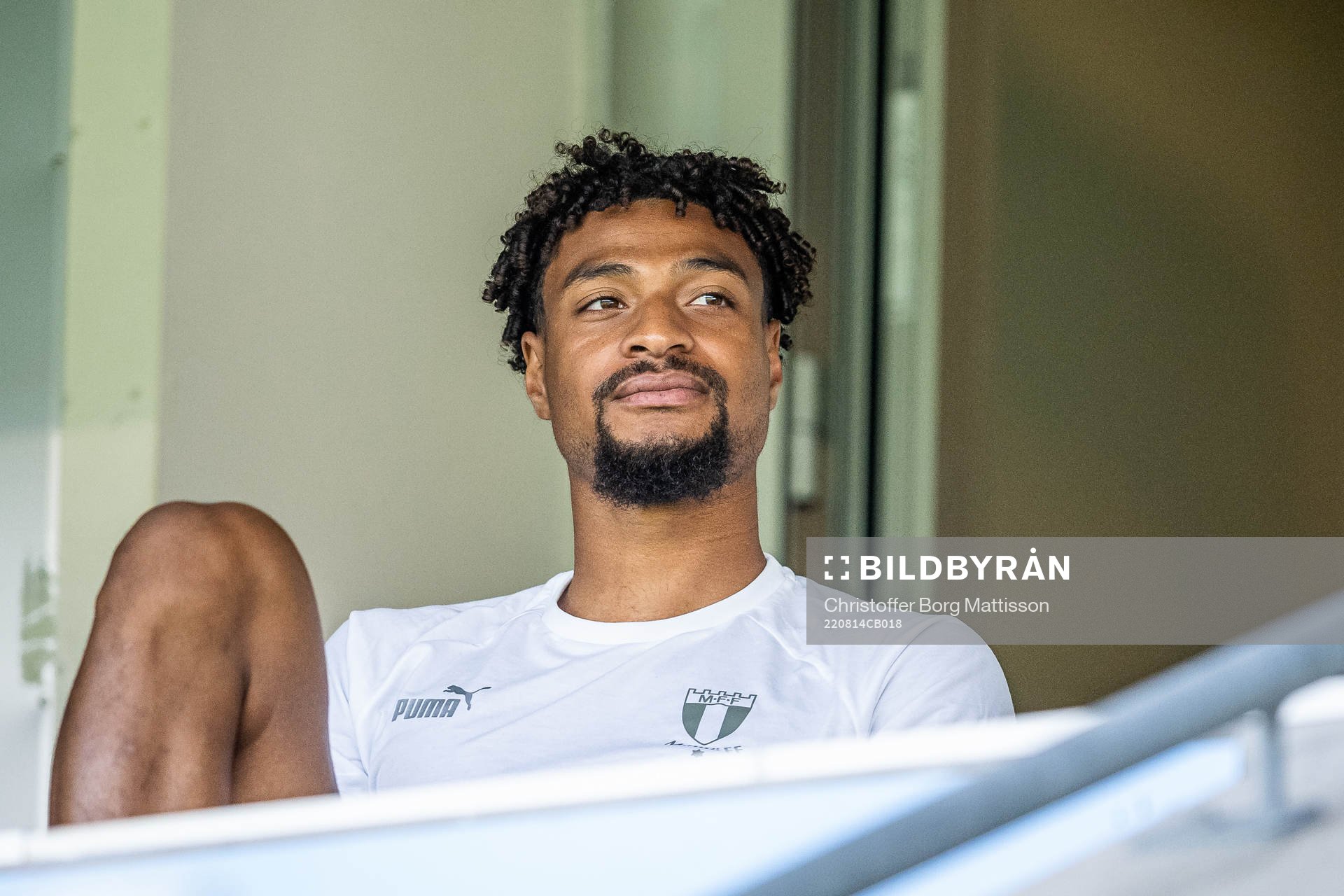 Malmö FFs Joseph Ceesay på läktaren