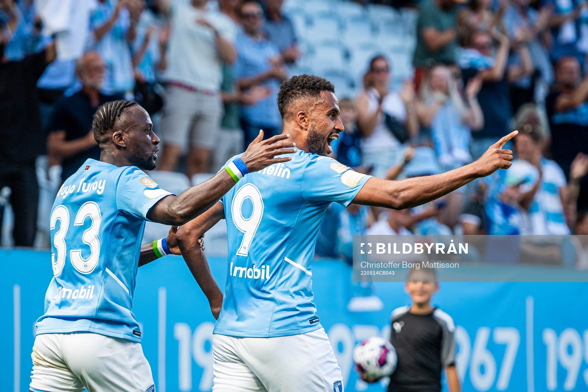 Malmö FFs Mohamed Buya Turay och Isaac Kiese Thelin jublar