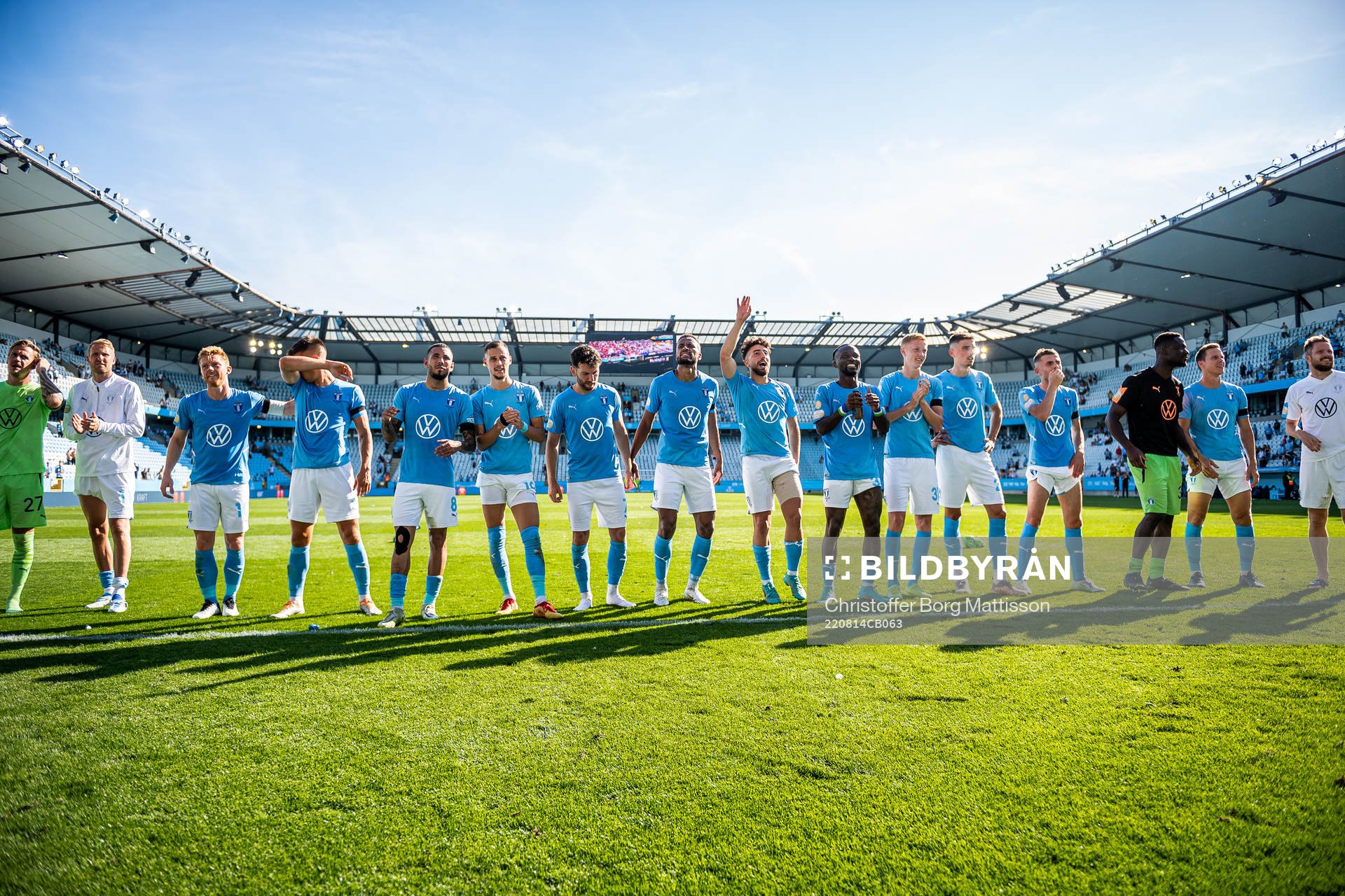 Malmö FFs spelare tackar publiken efter fotbollsmatchen i Allsvenskan mellan Malmö FF och GIF Sundsvall den 14 augusti 2022 i Malmö.