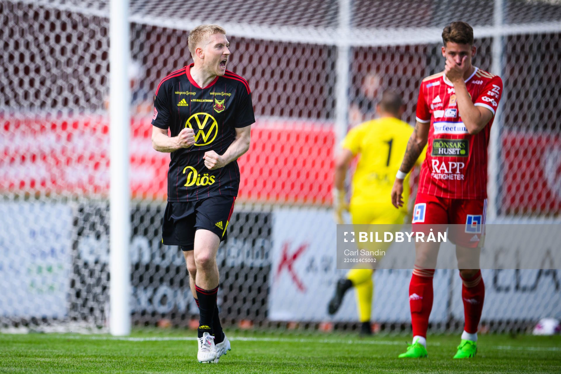 Östersunds Simon Kroon jublar