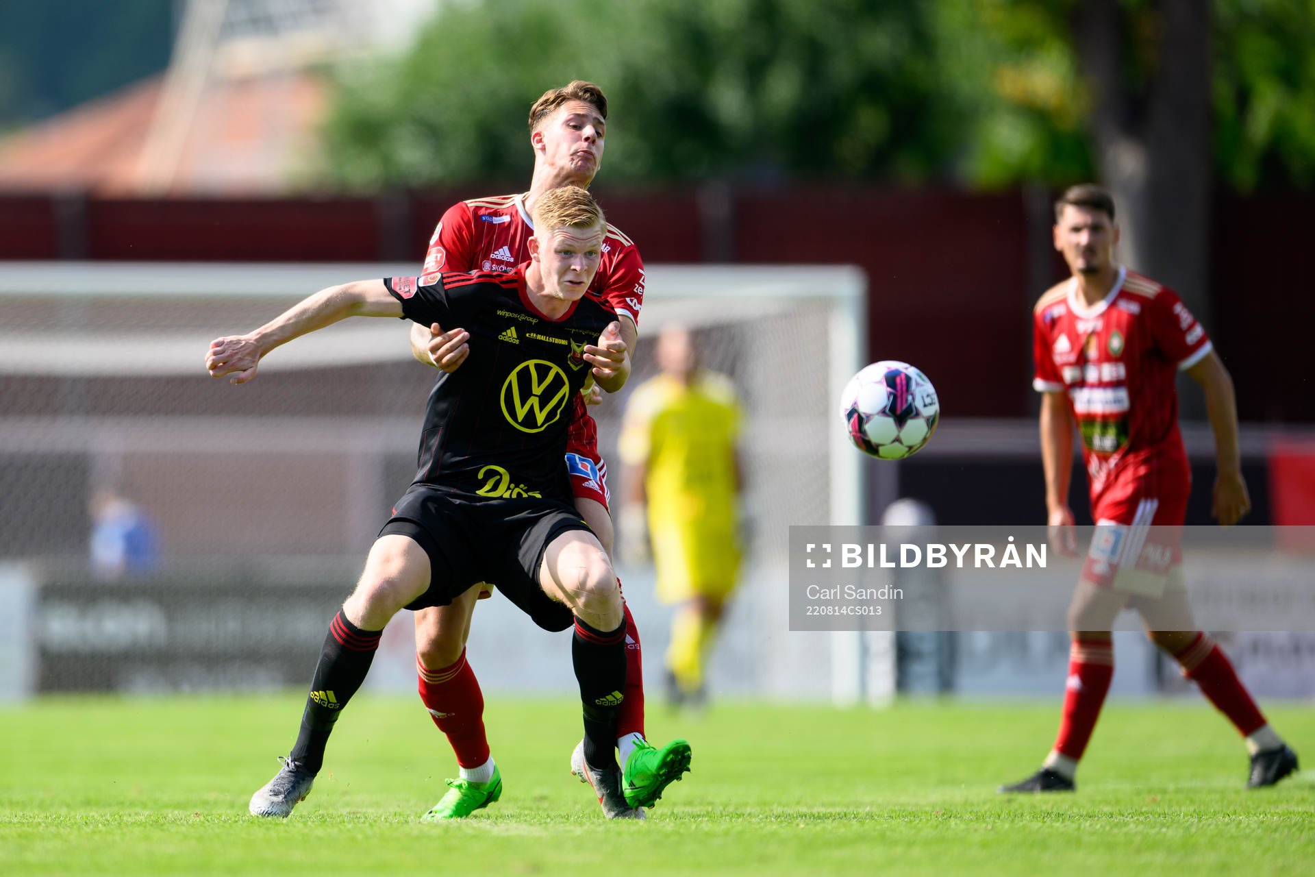 Skövde AIKs Gabriel Wallentin och Östersunds Malcolm Stolt
