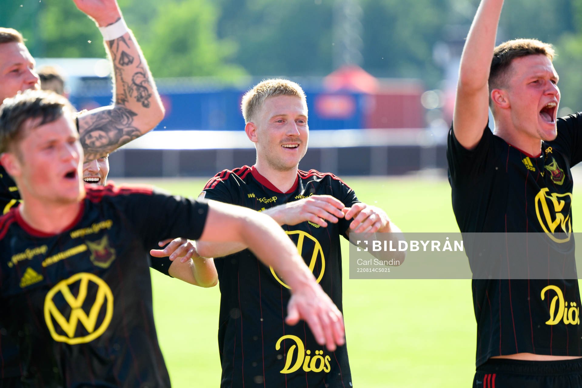 Östersunds Simon Kroon jublar