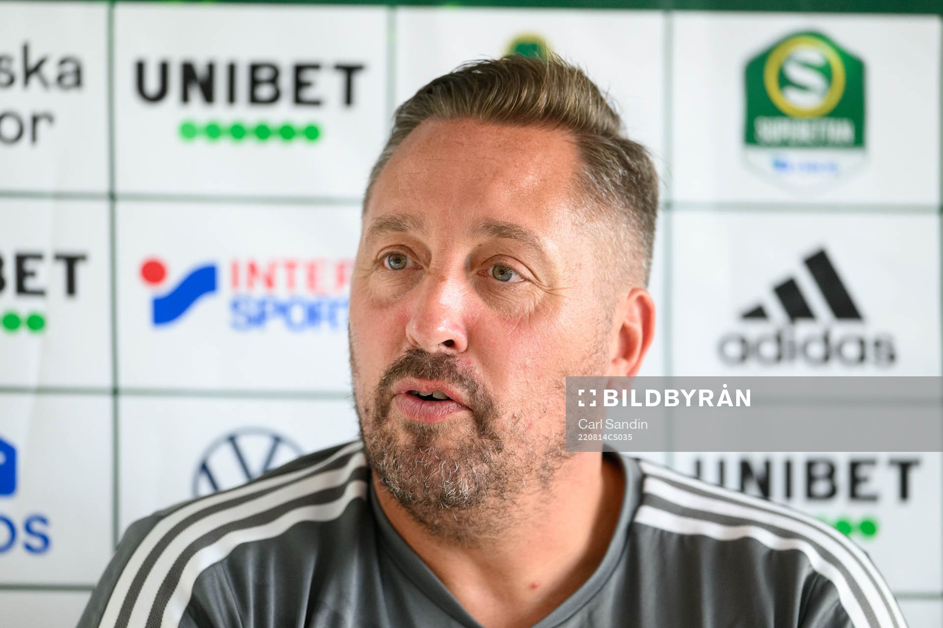 Östersunds tränare Magnus Powell på en presskonferens efter fotbollsmatchen i Superettan mellan Skövde AIK och Östersund den 14 augusti 2022 i Skövde.