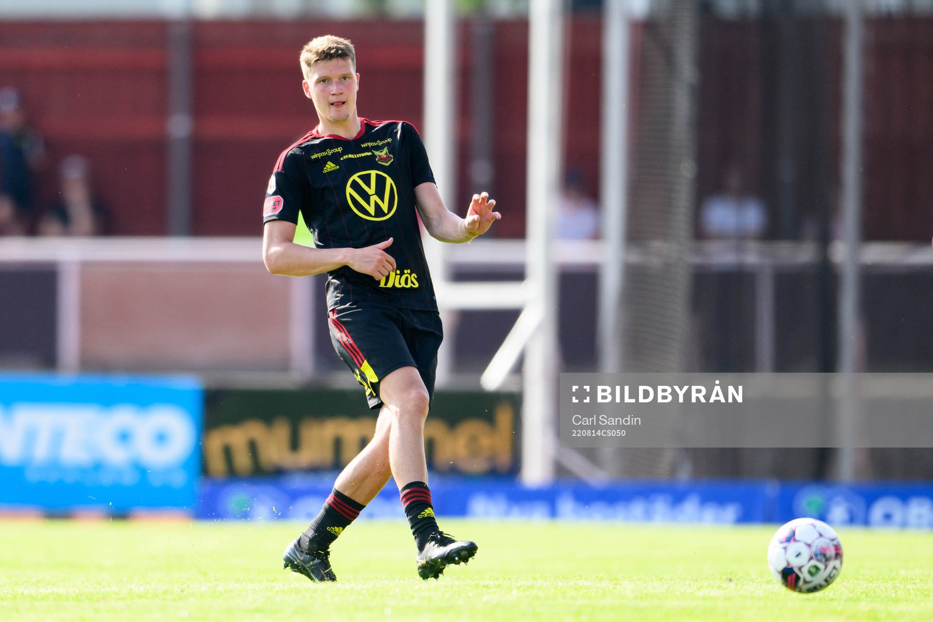 Östersunds Myroslav Mazur under fotbollsmatchen i Superettan mellan Skövde AIK och Östersund den 14 augusti 2022 i Skövde. 