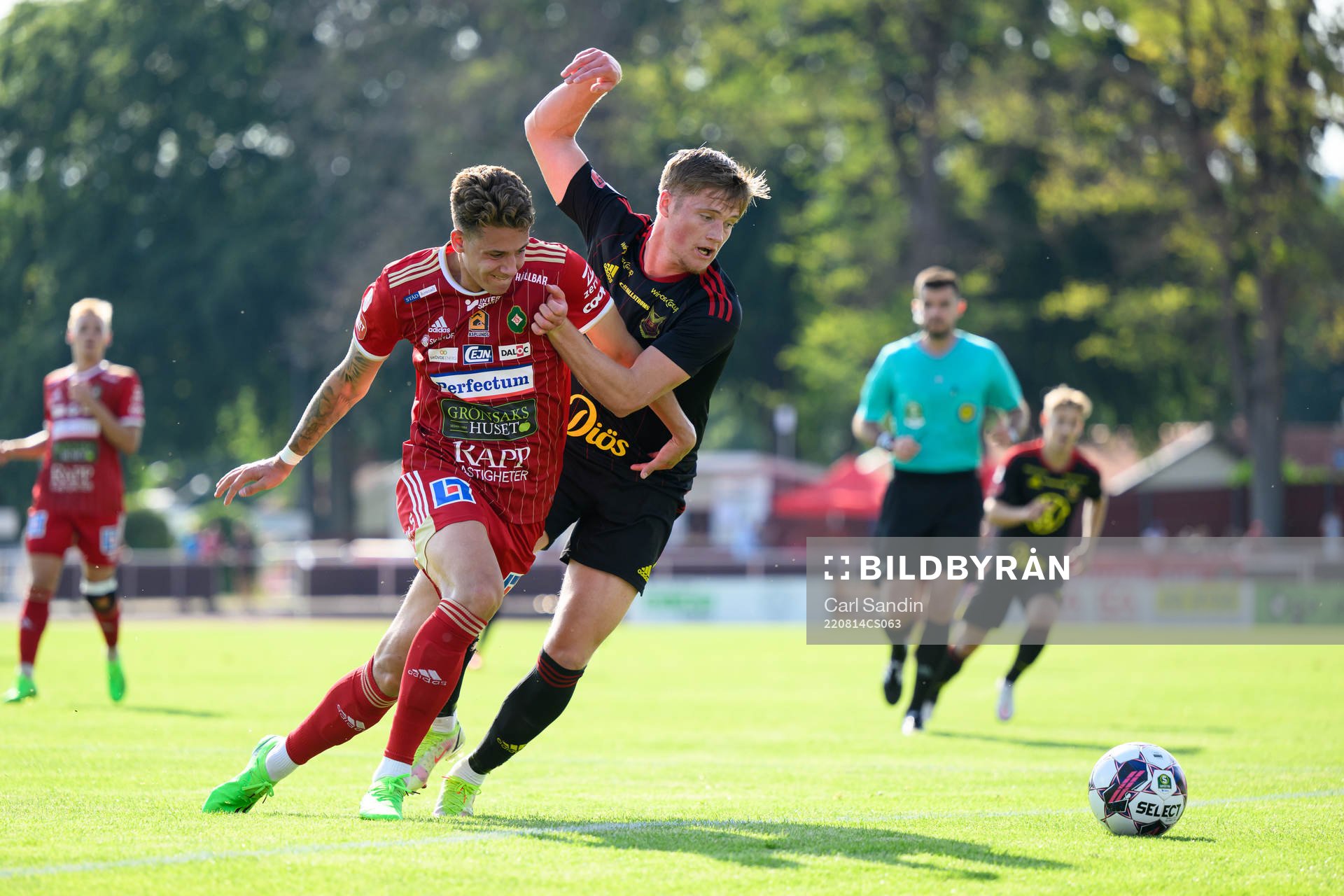 Skövde AIKs Gabriel Wallentin och Östersunds Sebastian