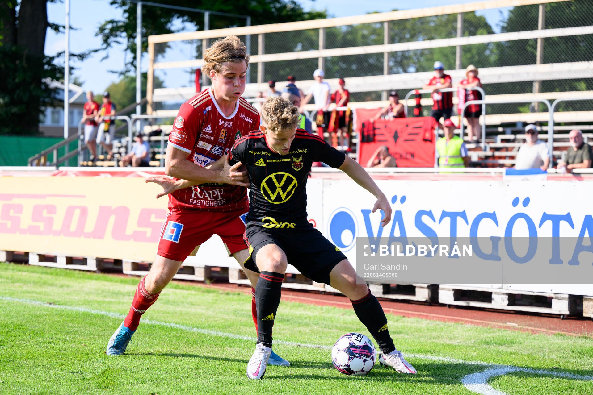 Skövde AIKs Linus Mattsson och Östersunds Henrik Bellman