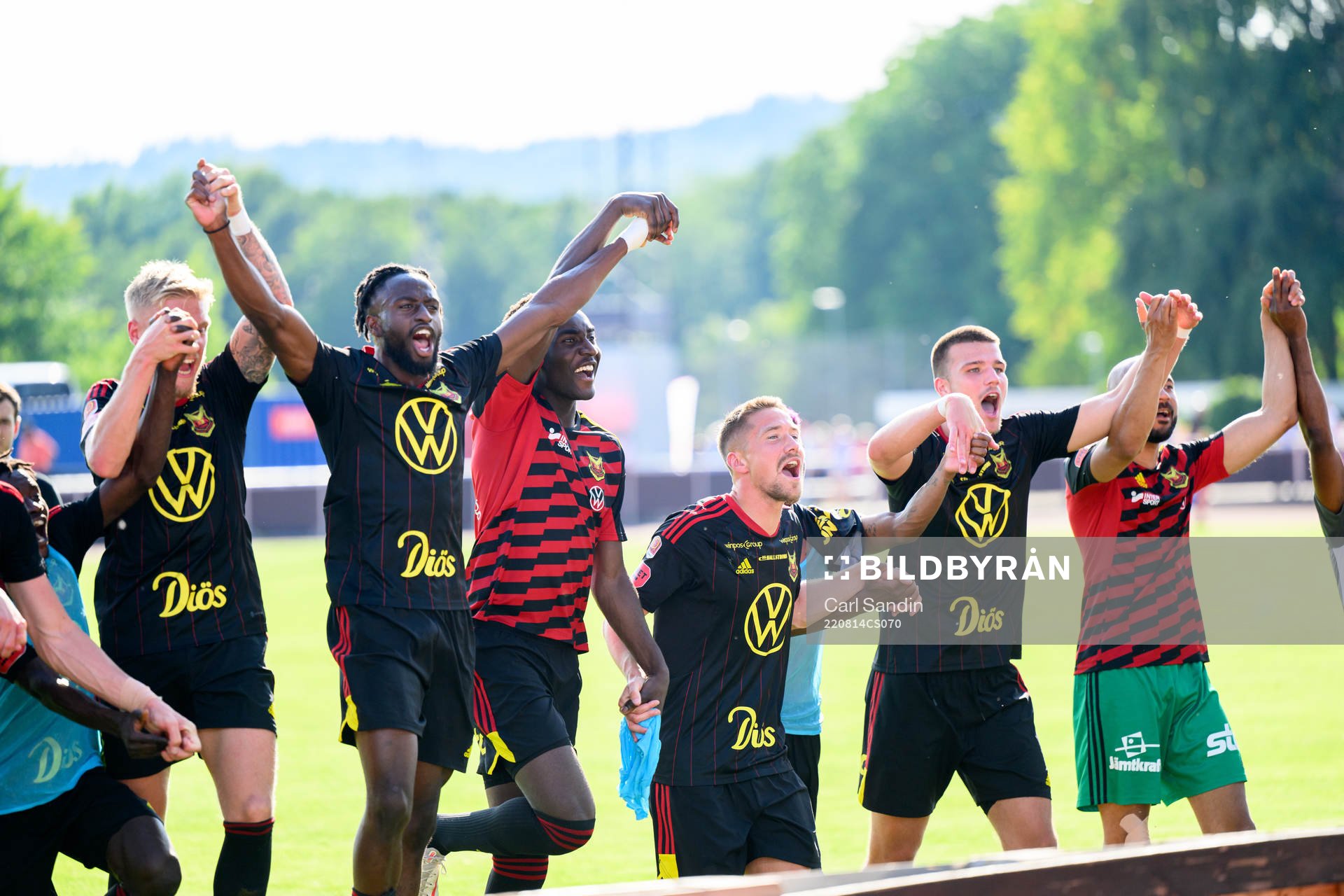 Östersunds spelare tackar publiken