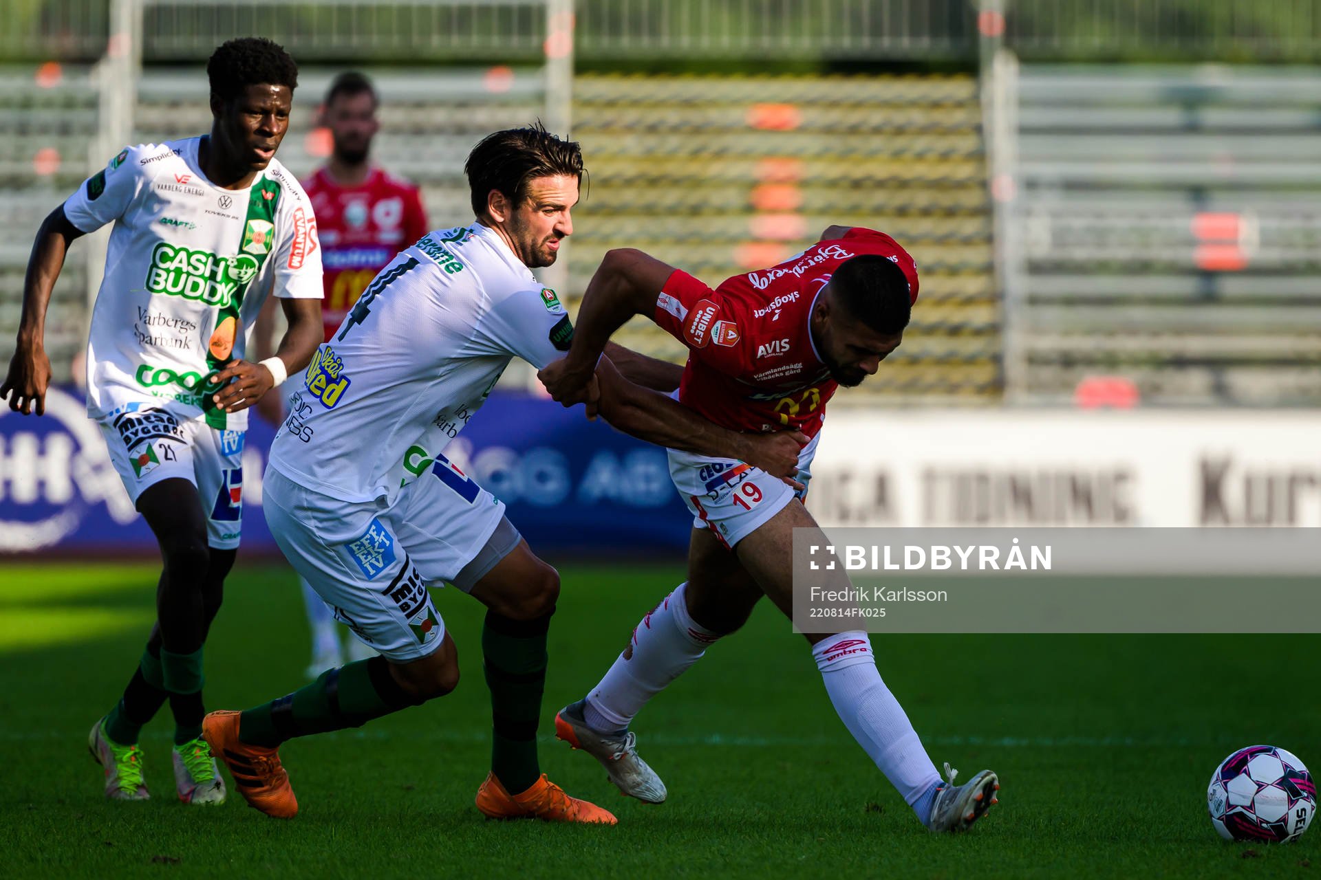 Varbergs Oliver Stanisic och Degerfors Omar Faraj