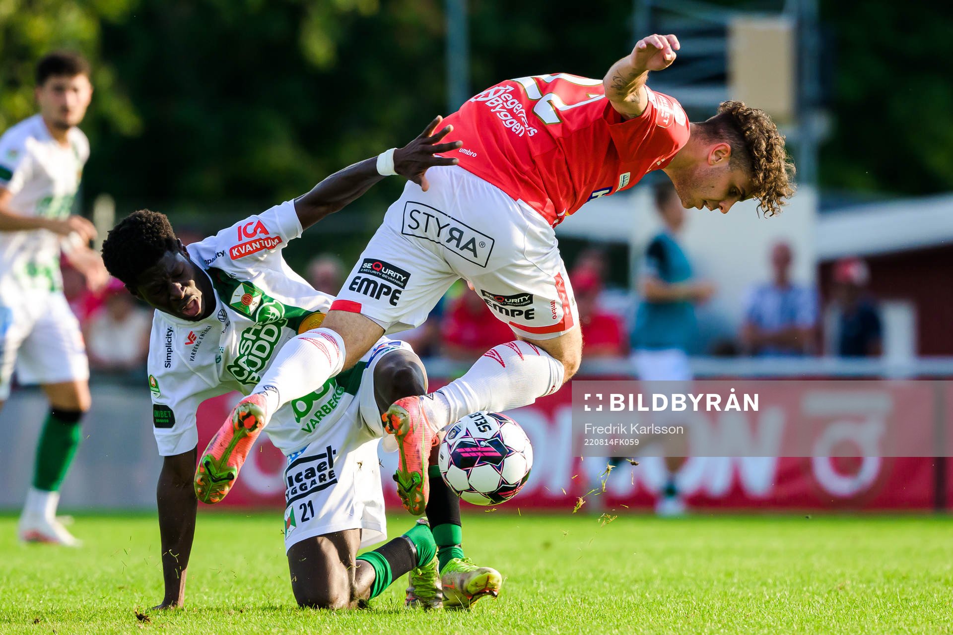 Varbergs Filipe Sisse och Degerfors Justin Salmon