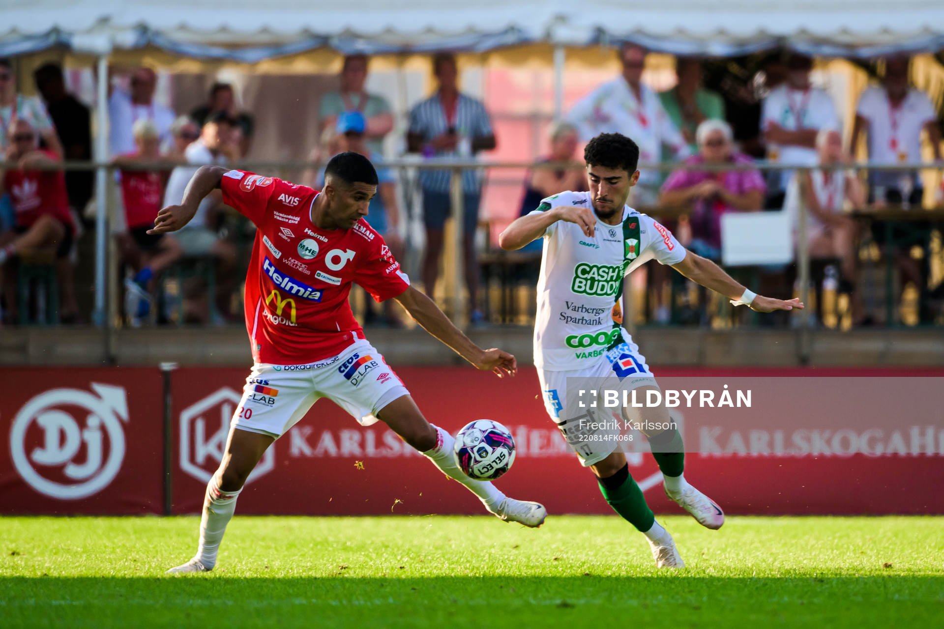 Degerfors Elyas Bouzaiene och Varbergs Ismet Lushaku