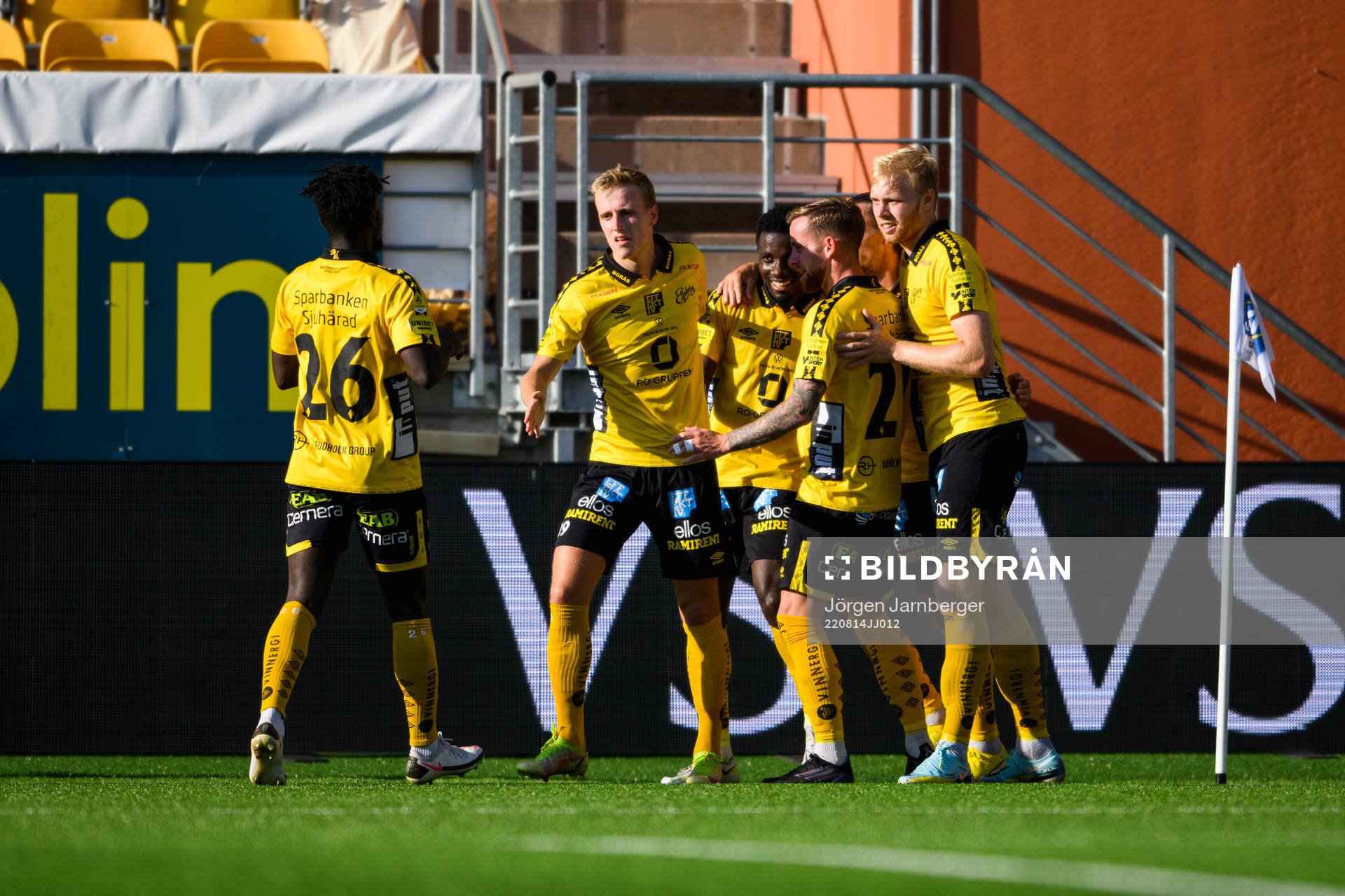 Elfsborgs Jeppe Møldrup Okkels jublar med lagkamrater