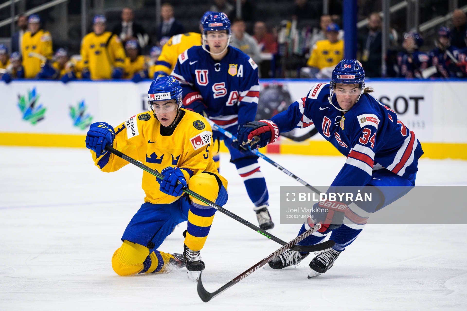 Daniel Ljungman of Sweden and Carter Mazur of USA