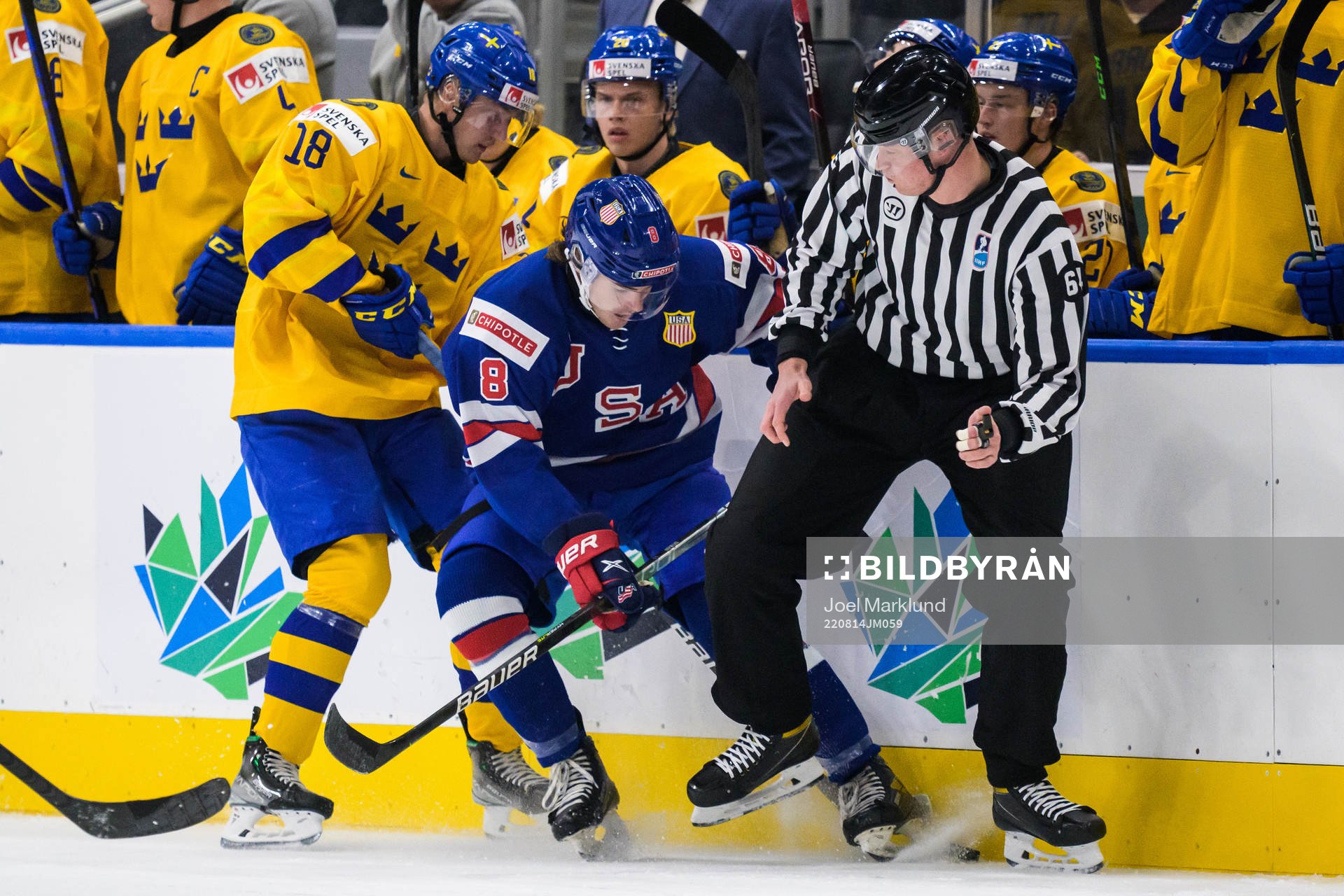 Linus Sjödin of Sweden and Riley Duran of USA