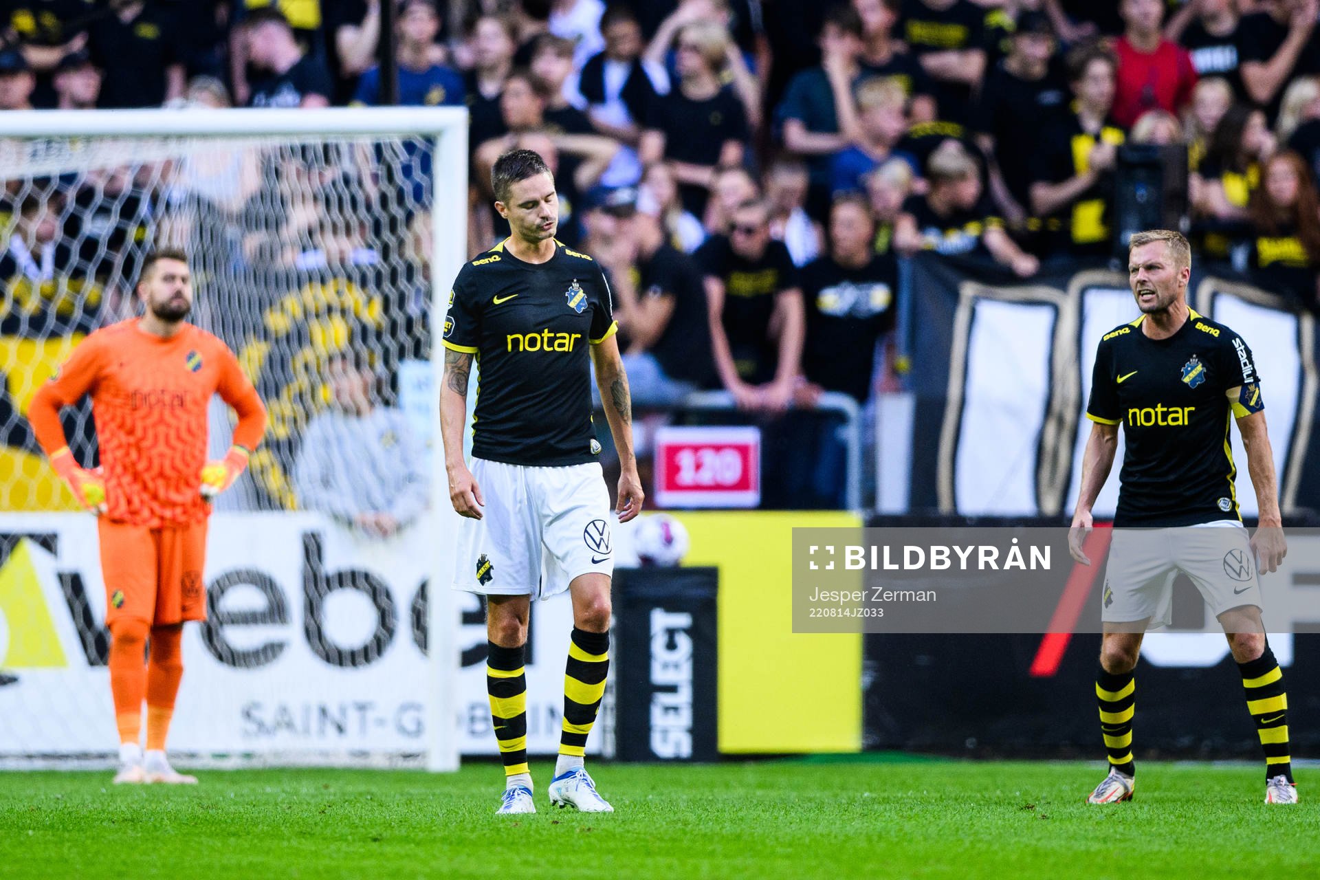 AIKs målvakt Kristoffer Nordfeldt, Mikael Lustig och