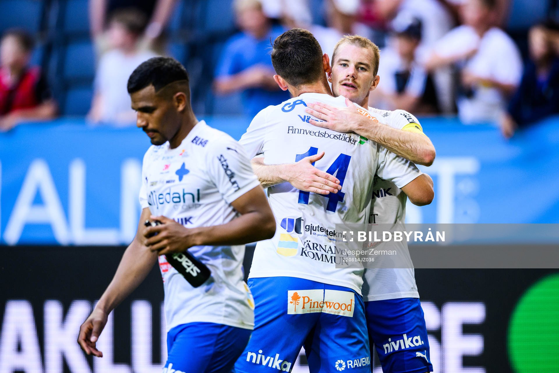 Värnamos Marcus Antonsson och Freddy Winsth jublar