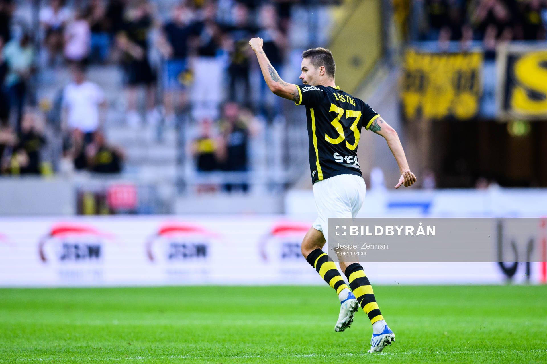 AIKs Mikael Lustig jublar
