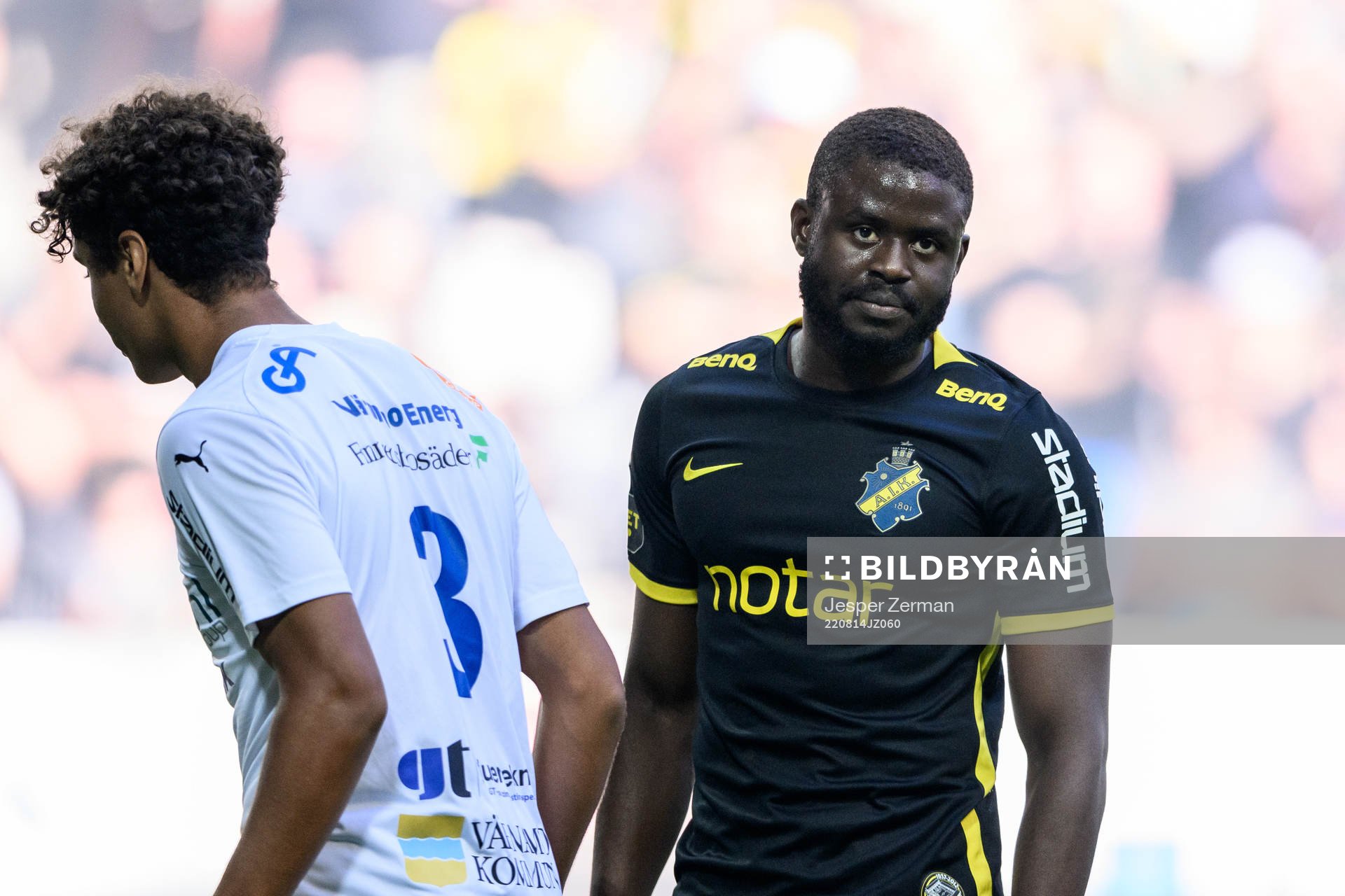 Värnamos Robin Tihi och AIKs Benjamin Mbunga Kimpioka