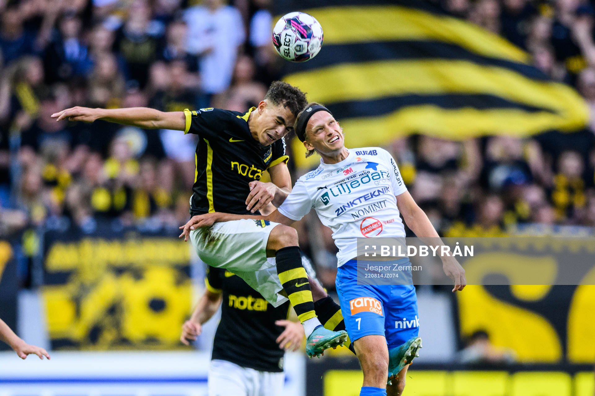 AIKs Yasin Ayari och Värnamos Charlie Vindehall