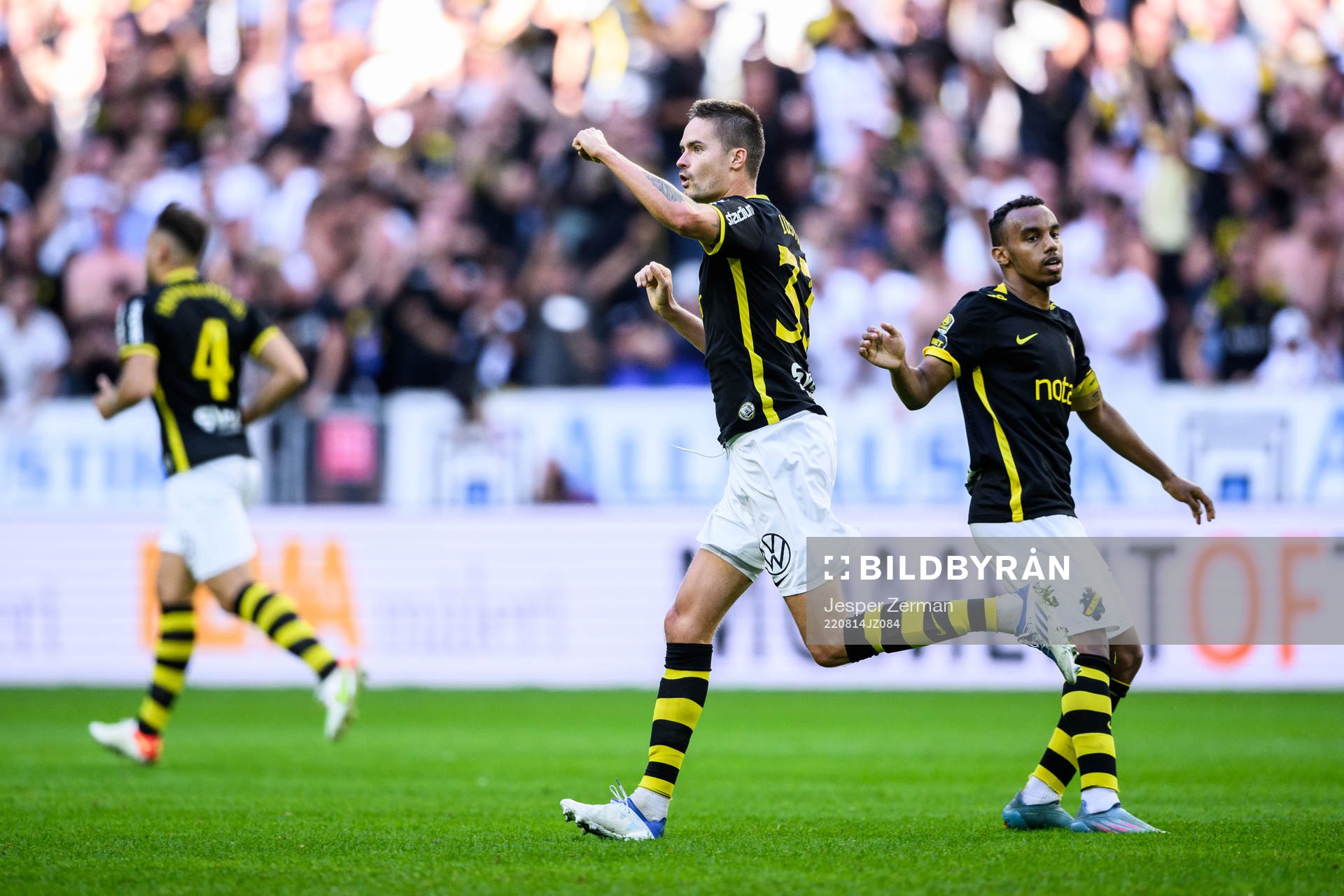AIKs Mikael Lustig jublar
