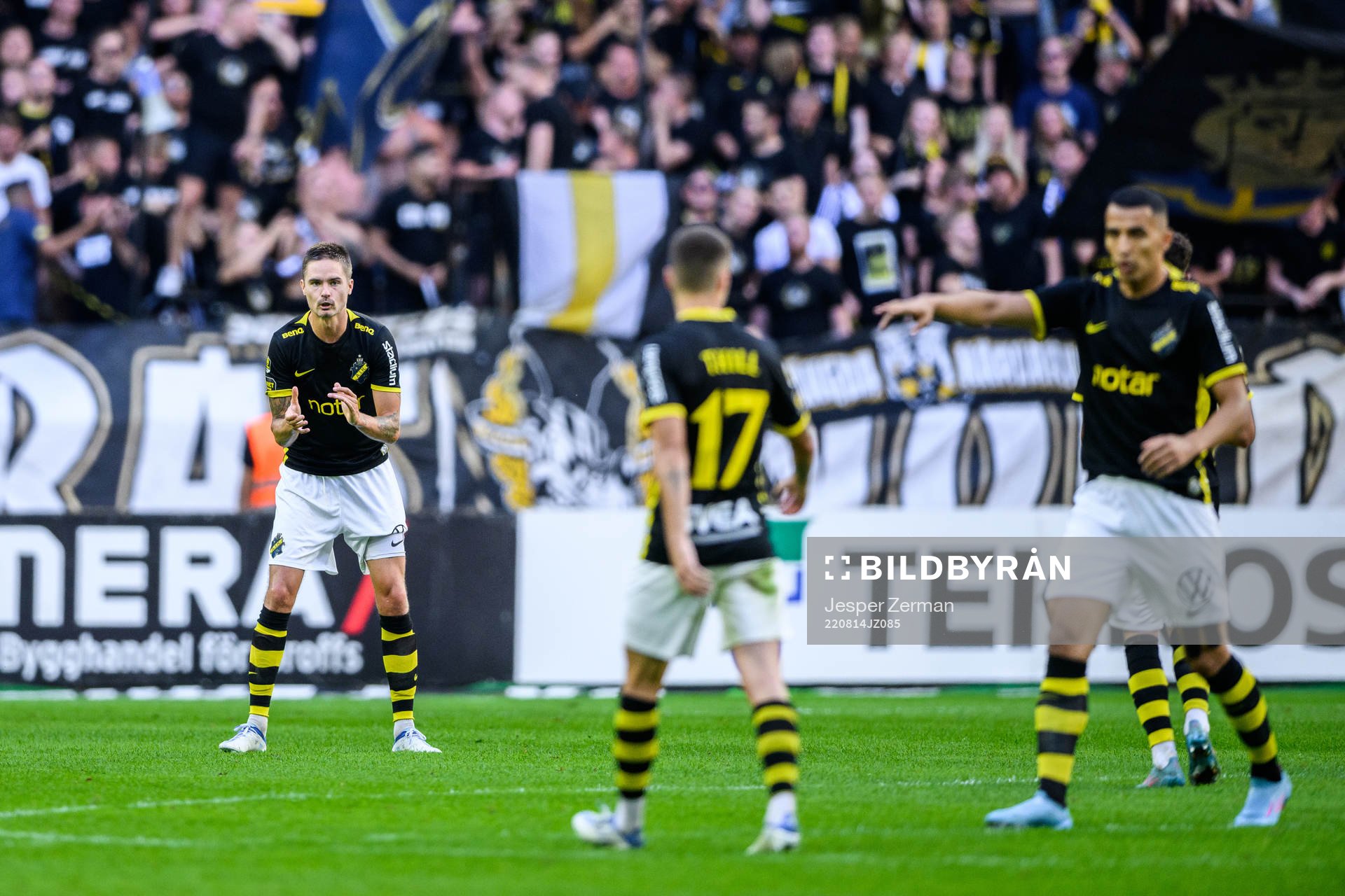 AIKs Mikael Lustig jublar